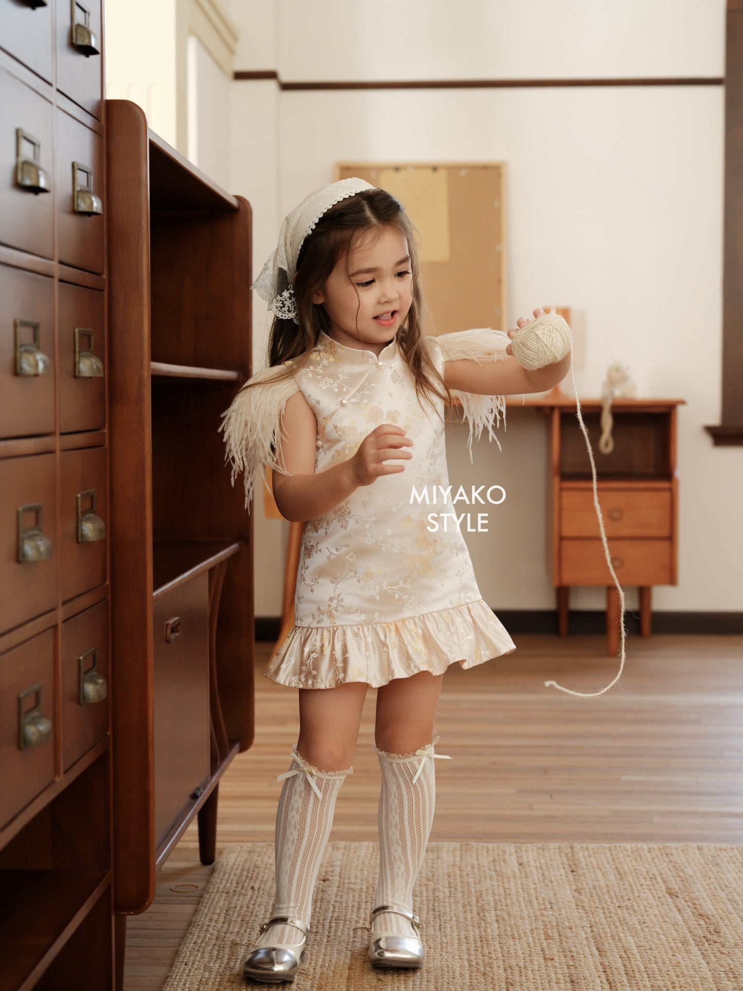 【孔雀开屏】Feather Cheongsam Little Girl Dress in Pink 香槟粉小女孩连身裙