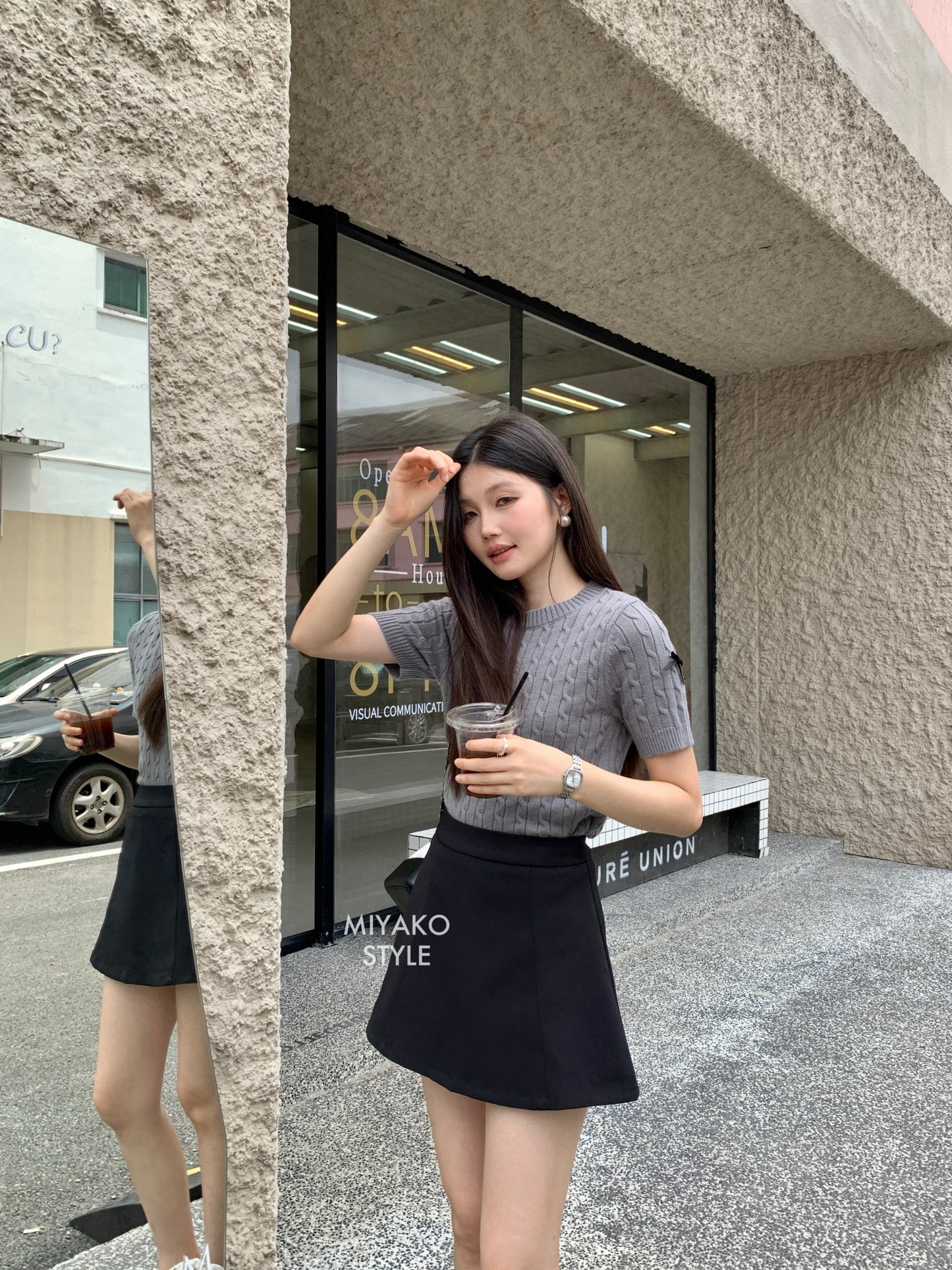 Esther Short Sleeve Knit Top in Grey 灰色针织上衣
