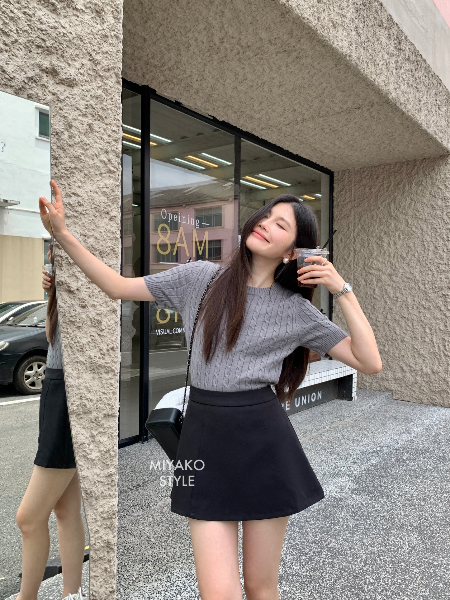 Esther Short Sleeve Knit Top in Grey 灰色针织上衣