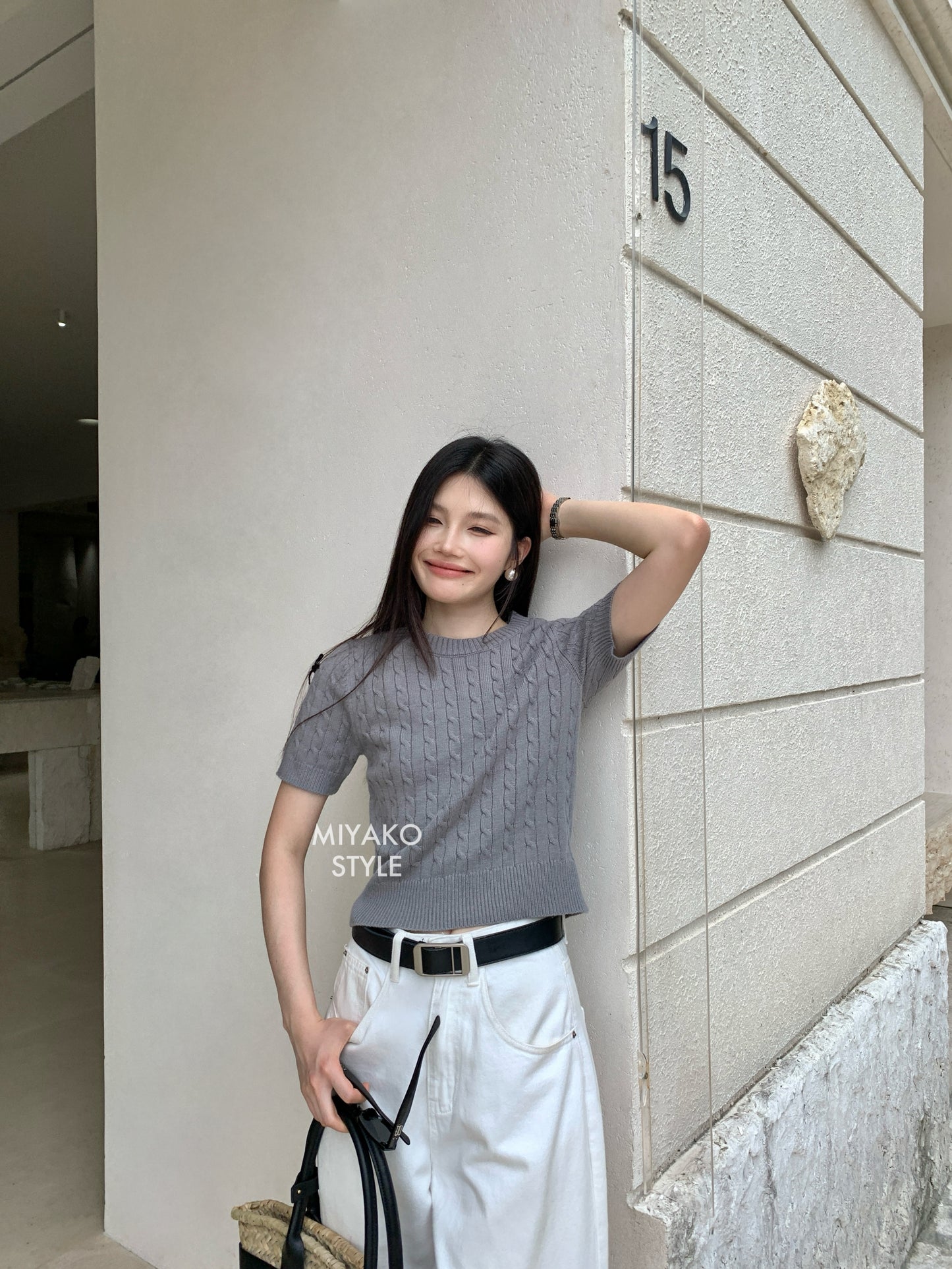 Esther Short Sleeve Knit Top in Grey 灰色针织上衣