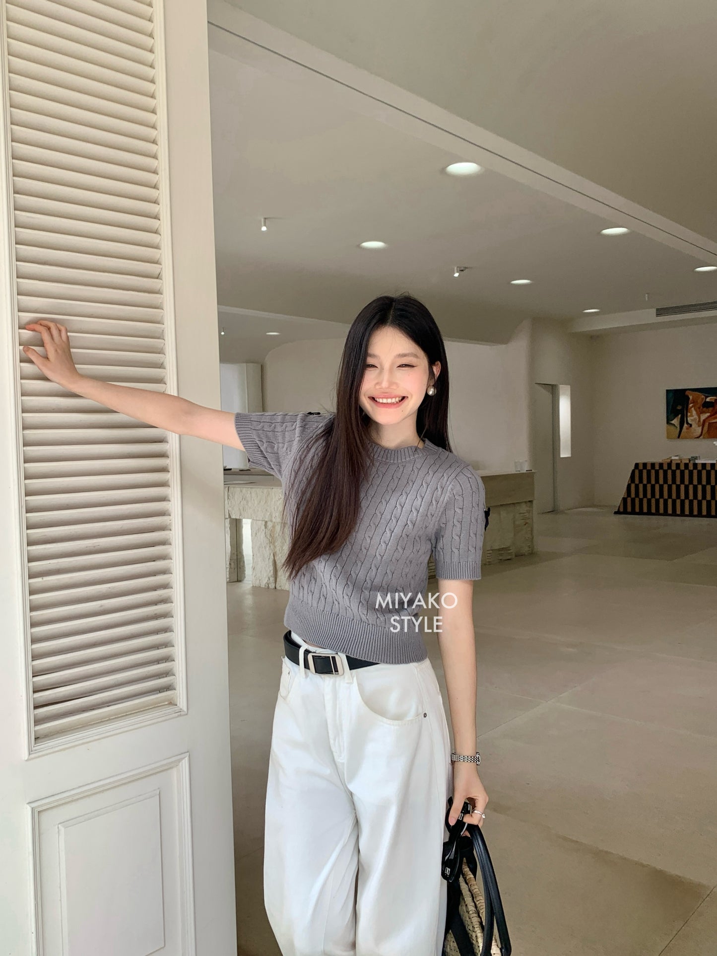 Esther Short Sleeve Knit Top in Grey 灰色针织上衣