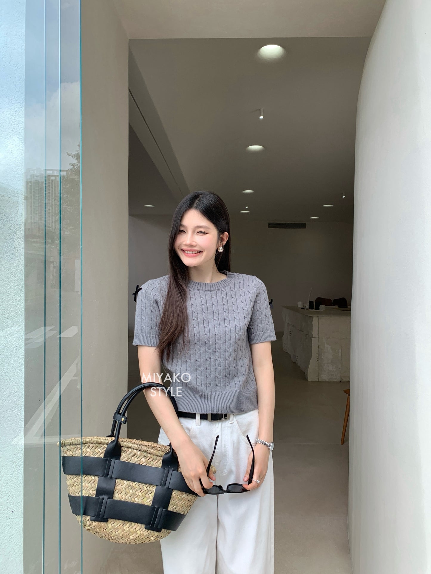 Esther Short Sleeve Knit Top in Grey 灰色针织上衣