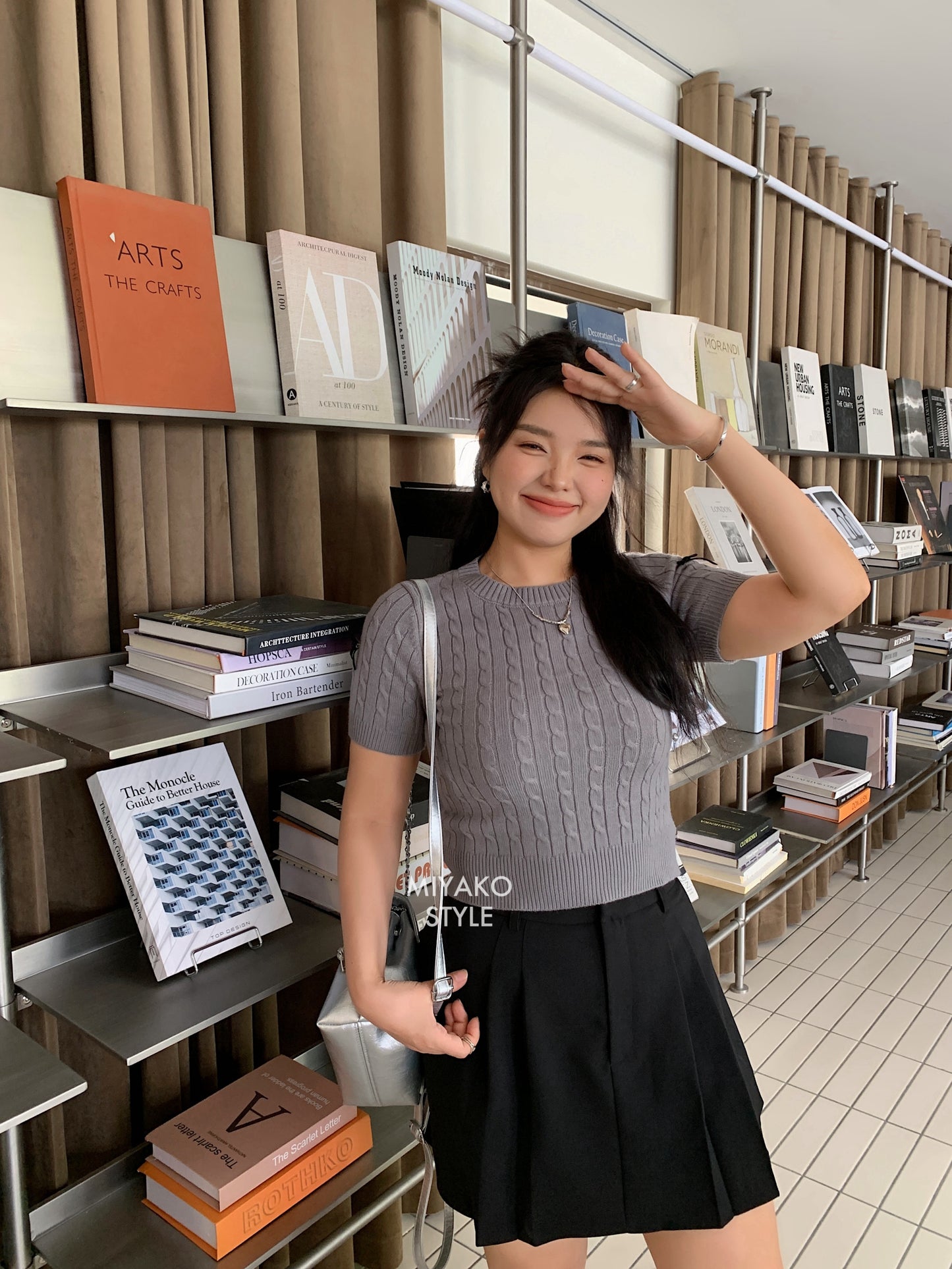 Esther Short Sleeve Knit Top in Grey 灰色针织上衣