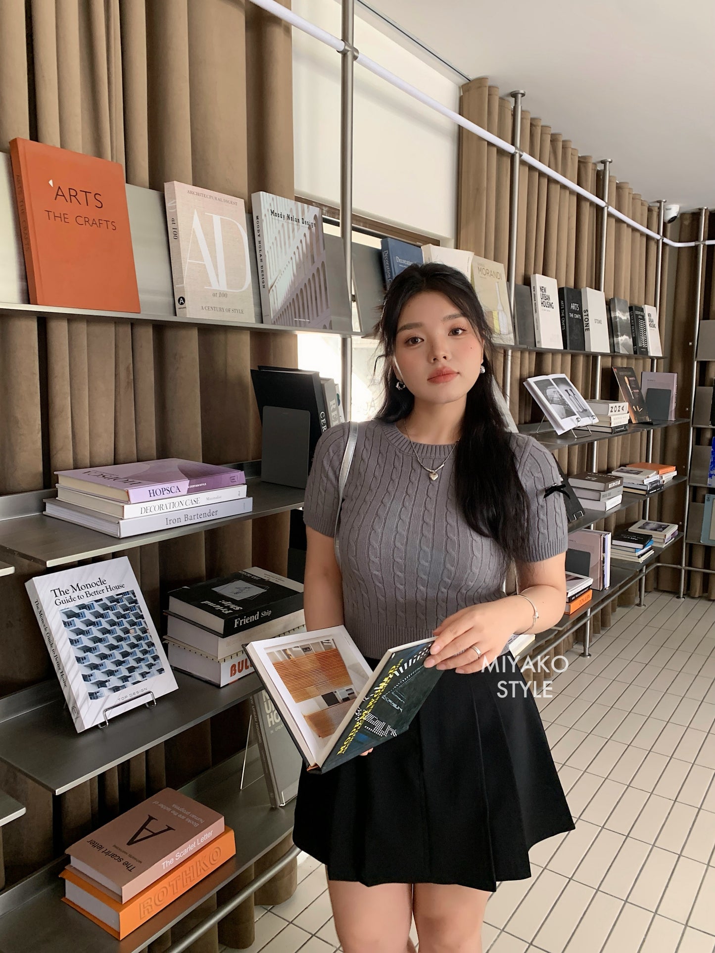 Esther Short Sleeve Knit Top in Grey 灰色针织上衣