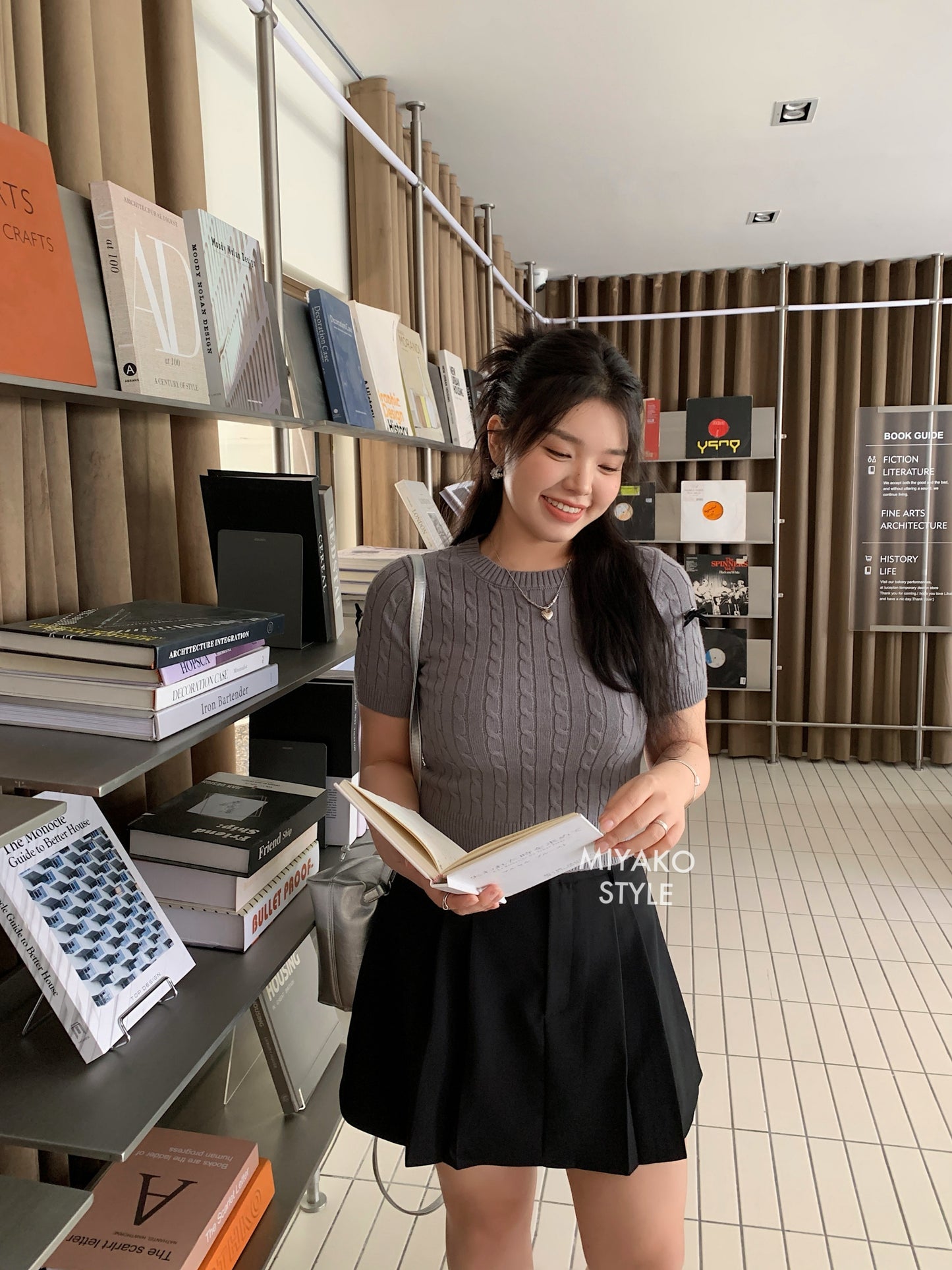 Esther Short Sleeve Knit Top in Grey 灰色针织上衣