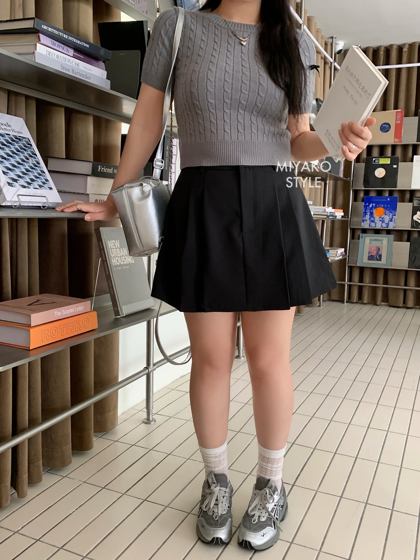 Esther Short Sleeve Knit Top in Grey 灰色针织上衣