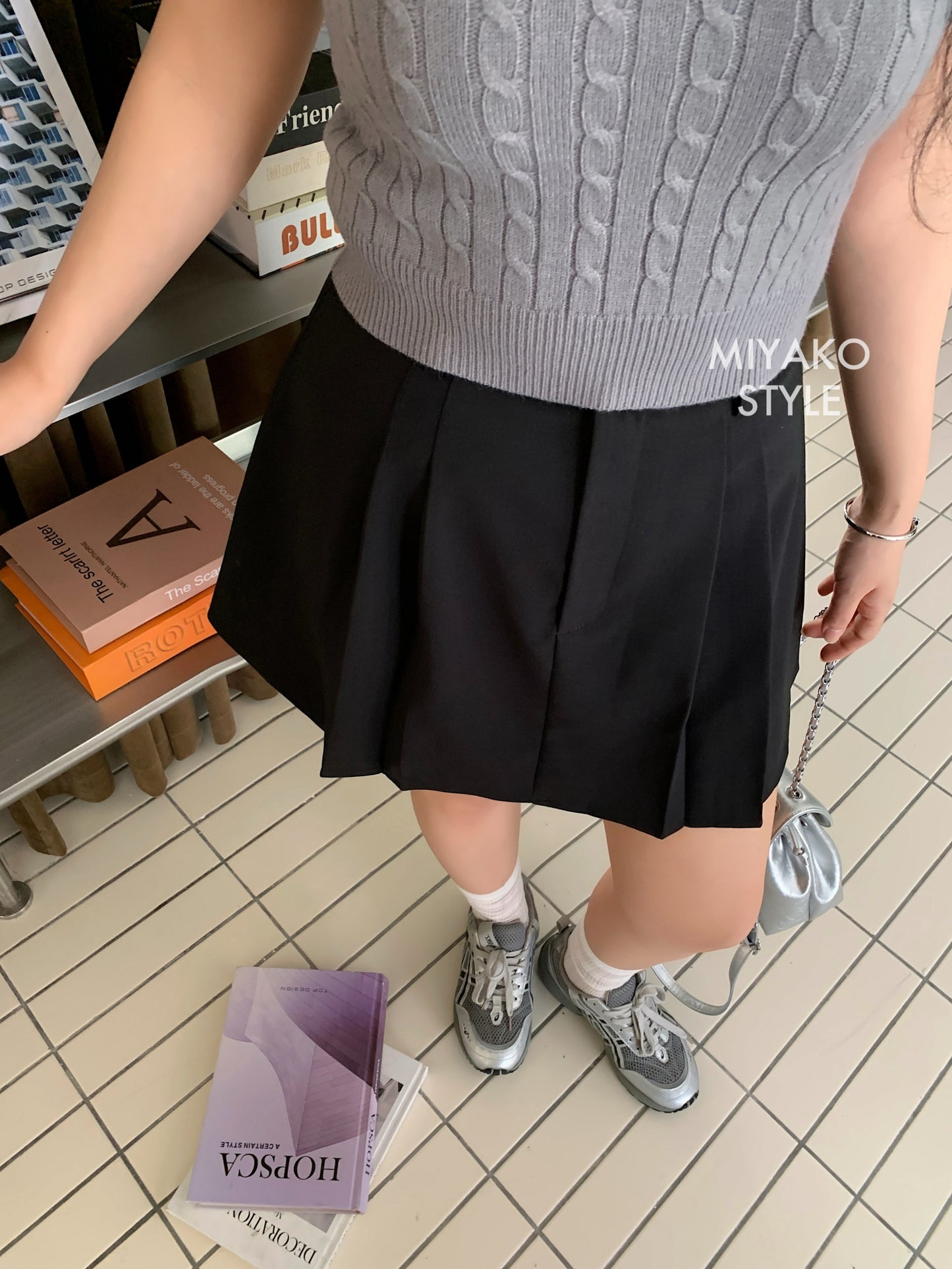 Esther Short Sleeve Knit Top in Grey 灰色针织上衣