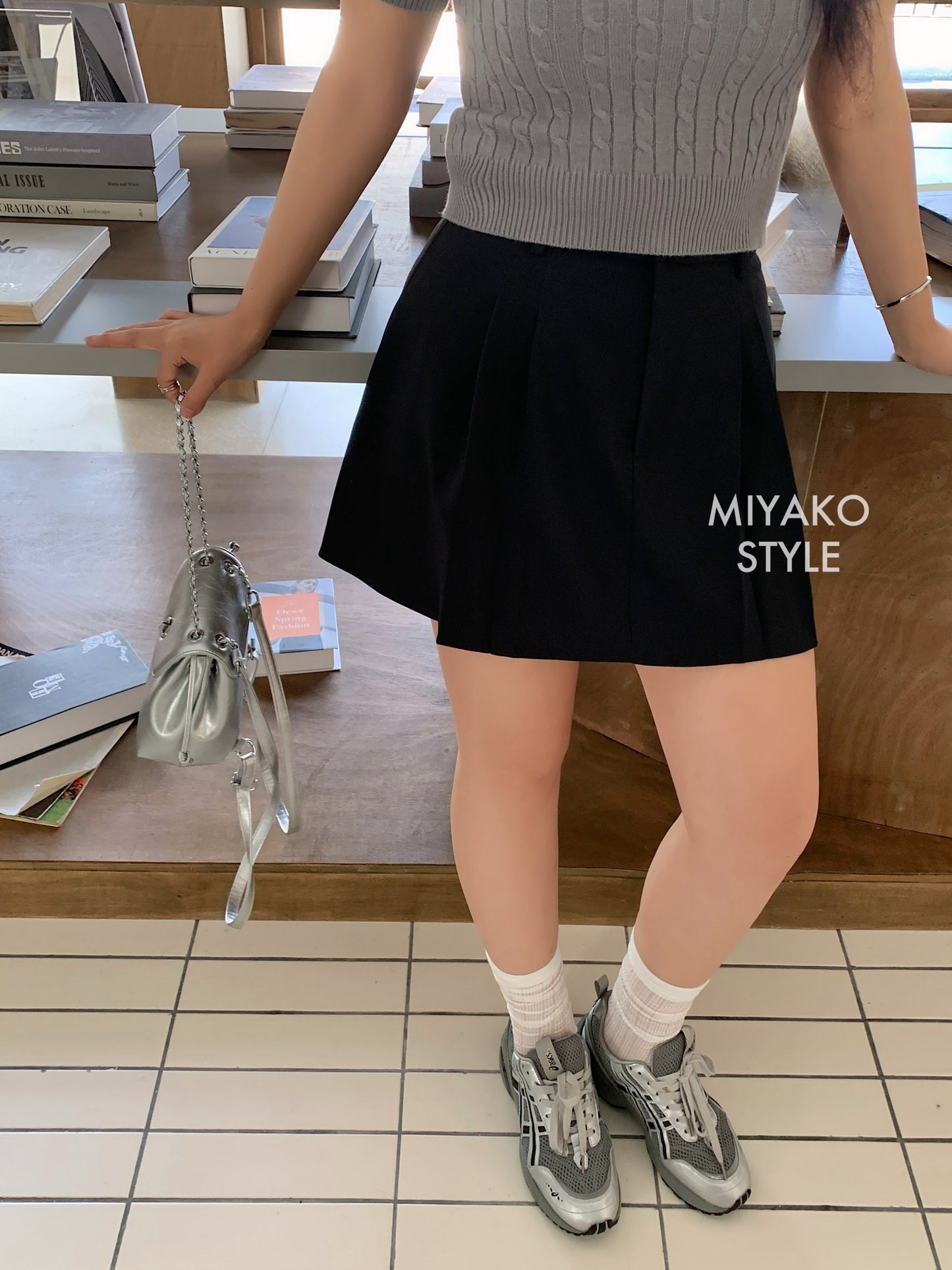 Esther Short Sleeve Knit Top in Grey 灰色针织上衣