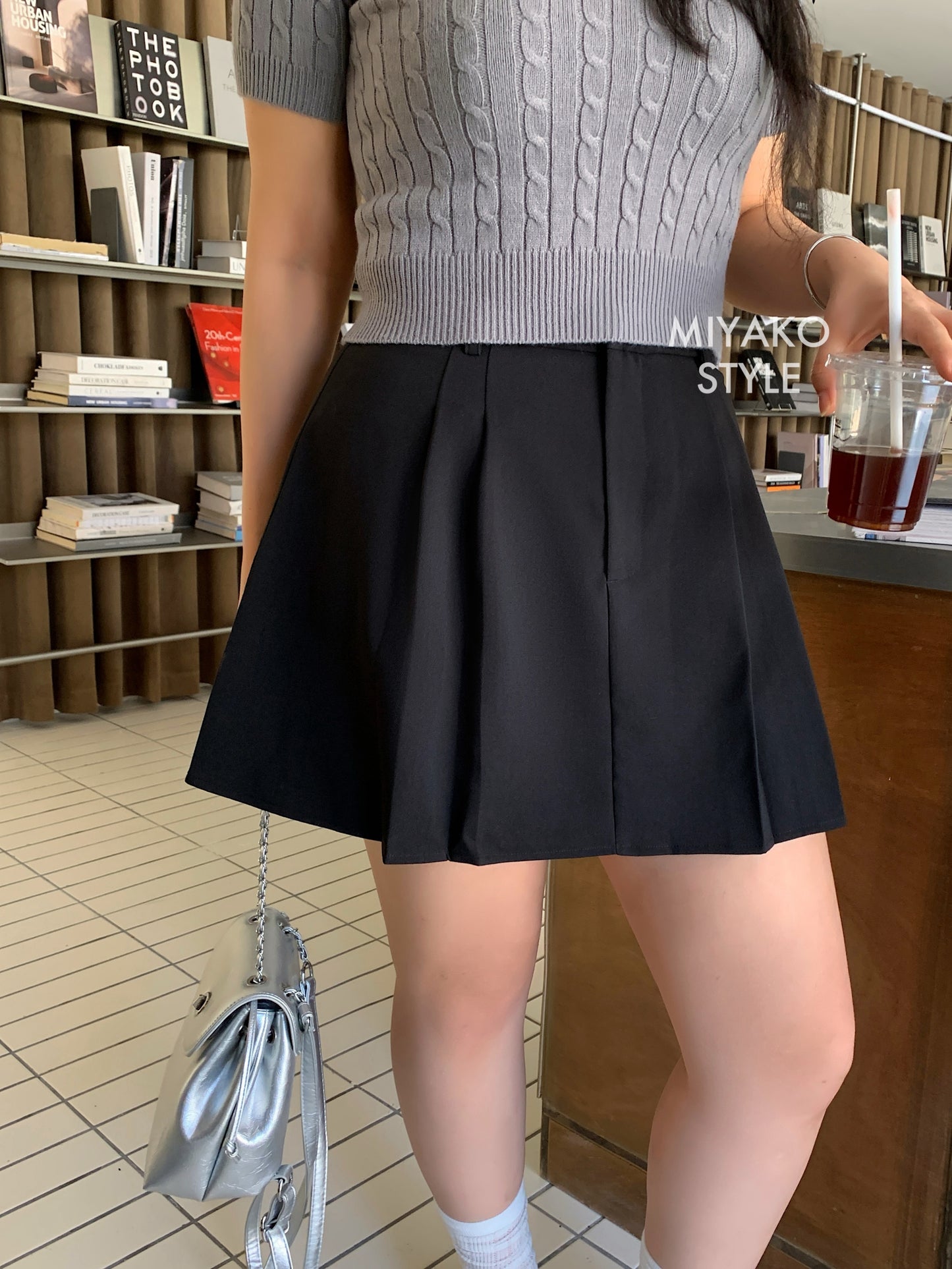 Esther Short Sleeve Knit Top in Grey 灰色针织上衣