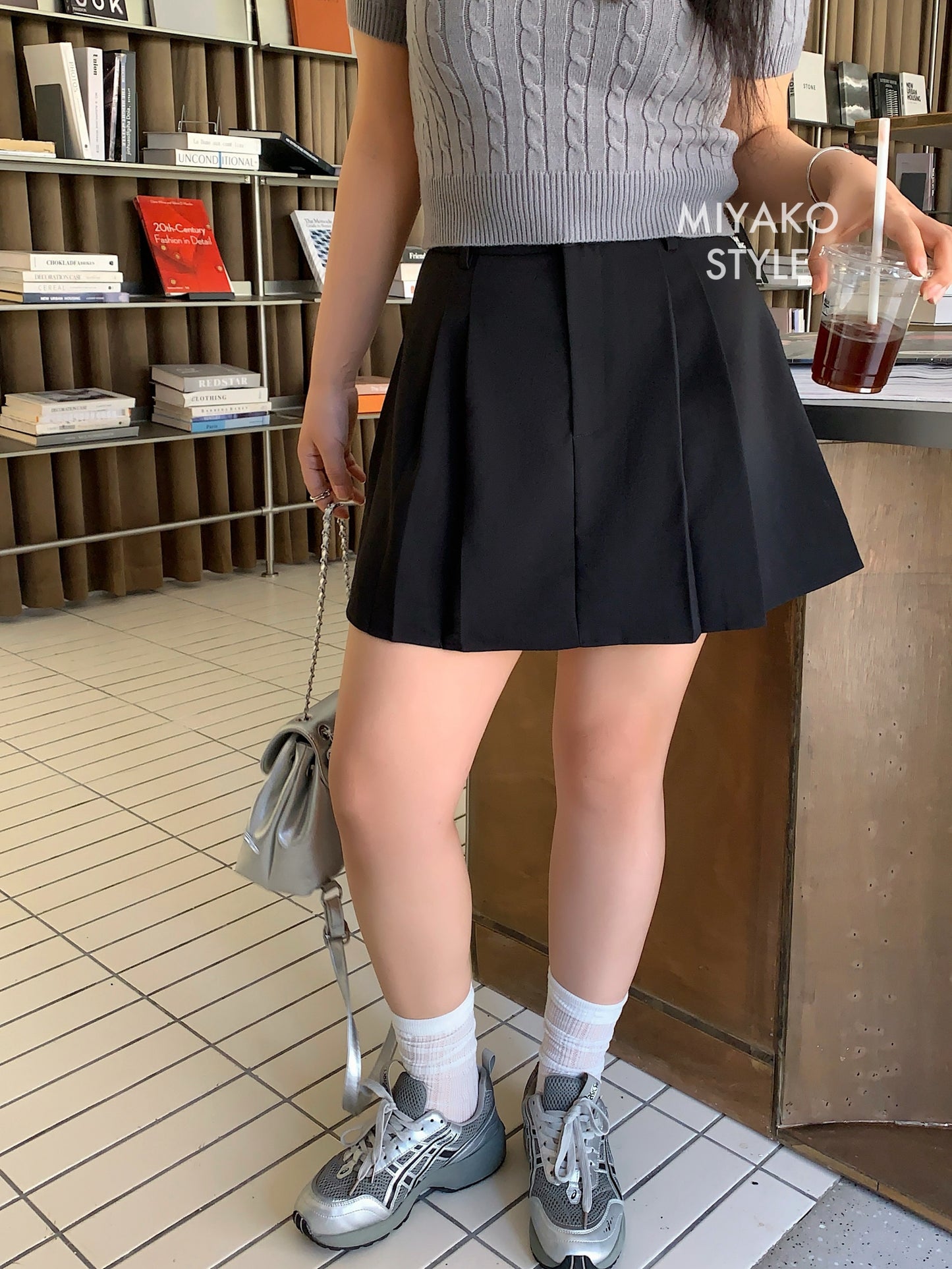 Esther Short Sleeve Knit Top in Grey 灰色针织上衣