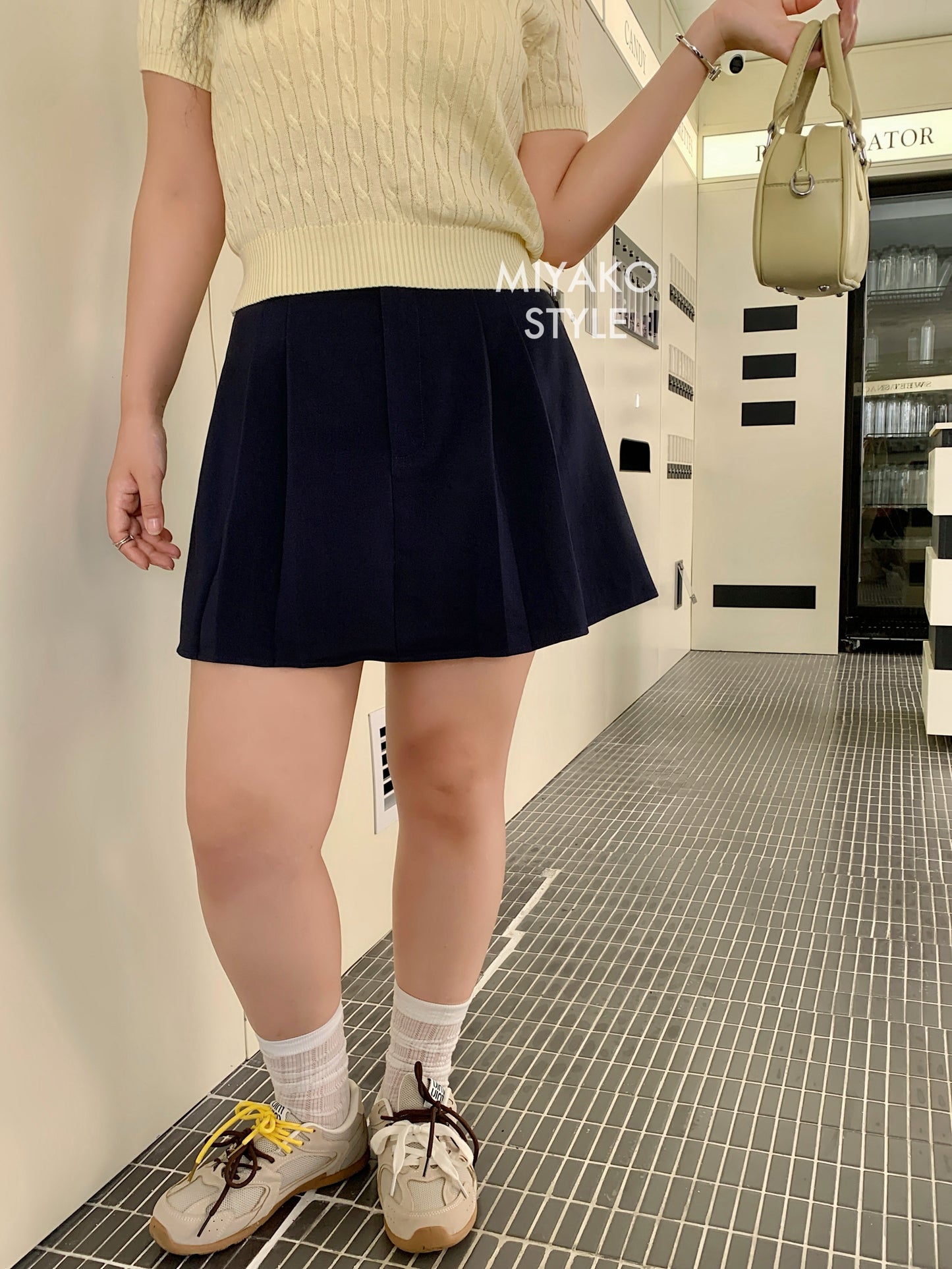 Aurora tennis skirt in Navy