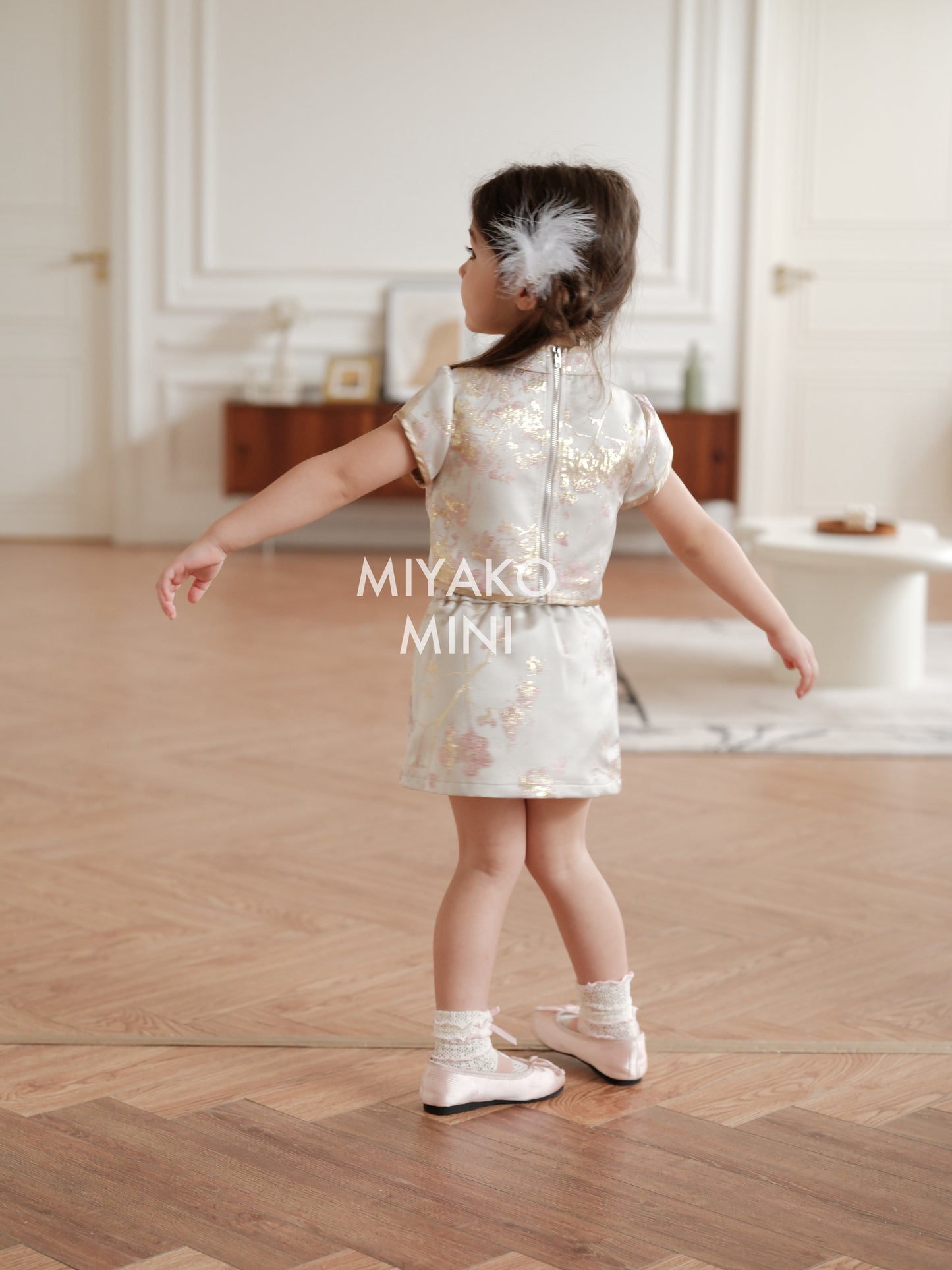 【小女团】Roseanne Cheongsam Girl Top in Silver 小女孩银香槟上衣 ( Top Only)