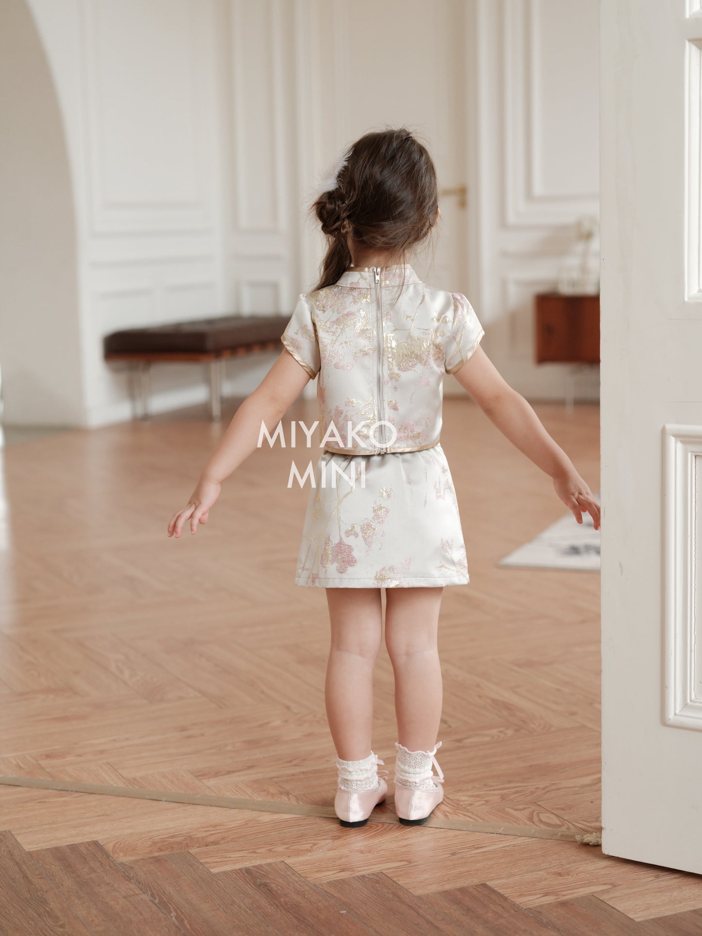 【小女团】Roseanne Cheongsam Girl Top in Silver 小女孩银香槟上衣 ( Top Only)