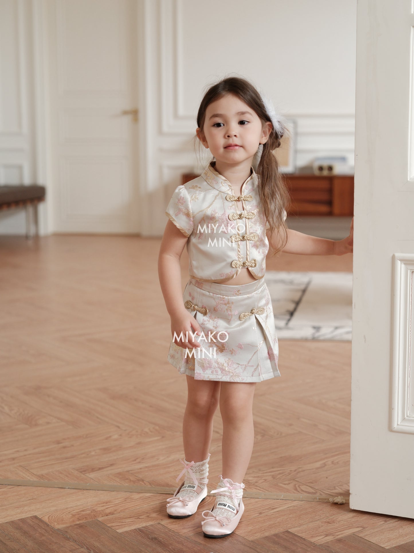 【小女团】Roseanne Cheongsam Girl Top in Silver 小女孩银香槟上衣 ( Top Only)