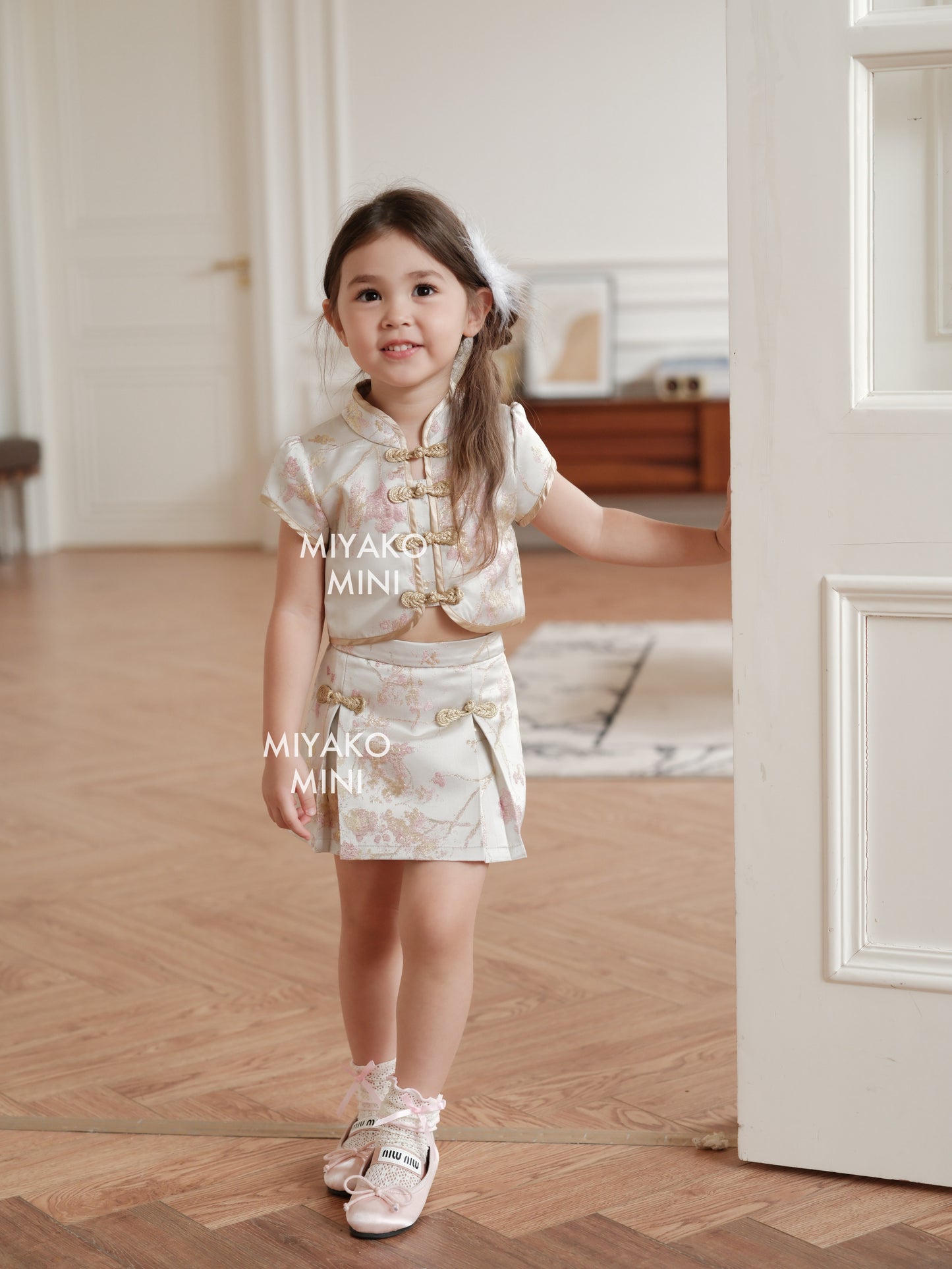 【小女团】Roseanne Cheongsam Girl Top in Silver 小女孩银香槟上衣 ( Top Only)