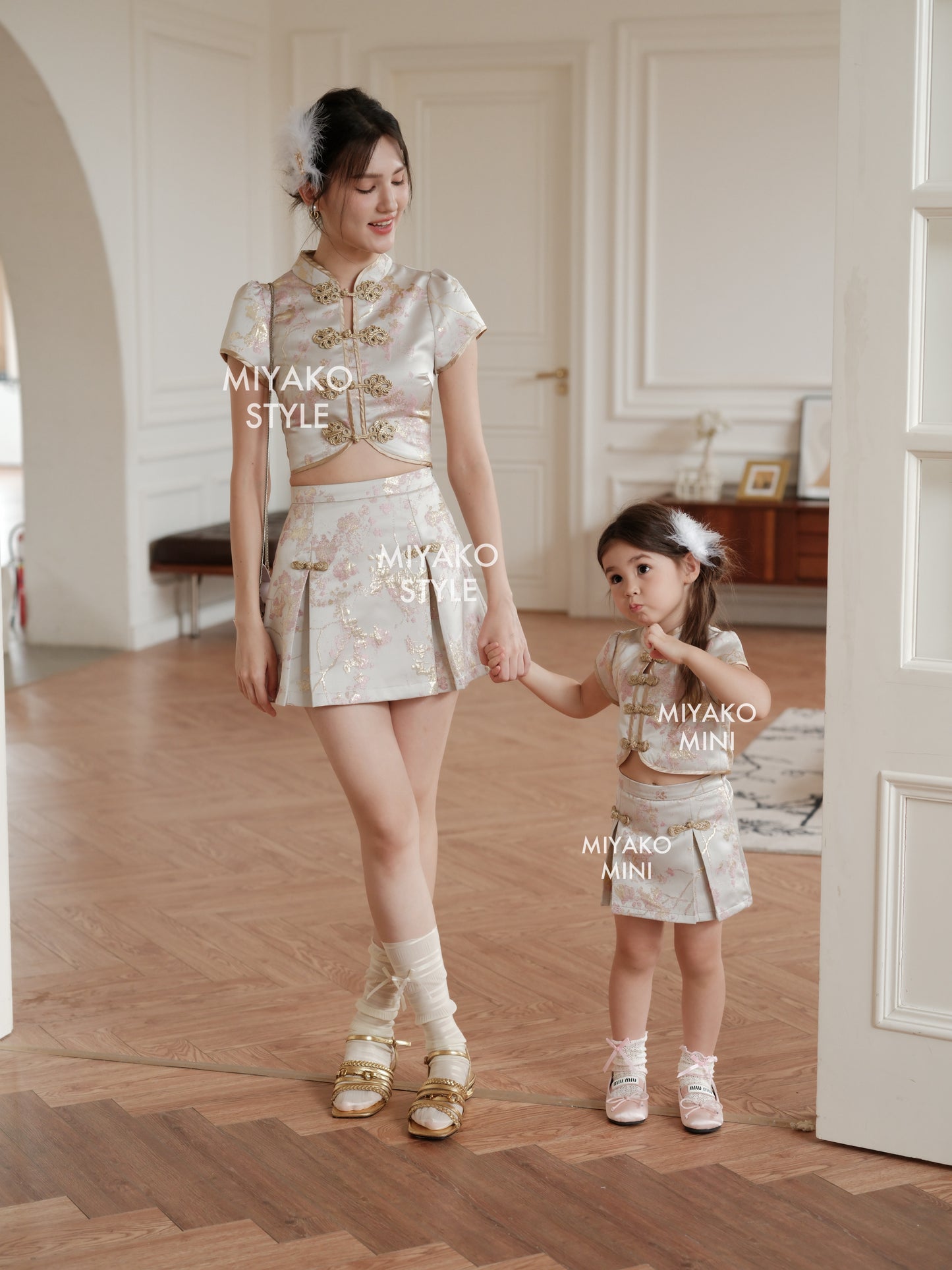 【小女团】Roseanne Cheongsam Girl Top in Silver 小女孩银香槟上衣 ( Top Only)