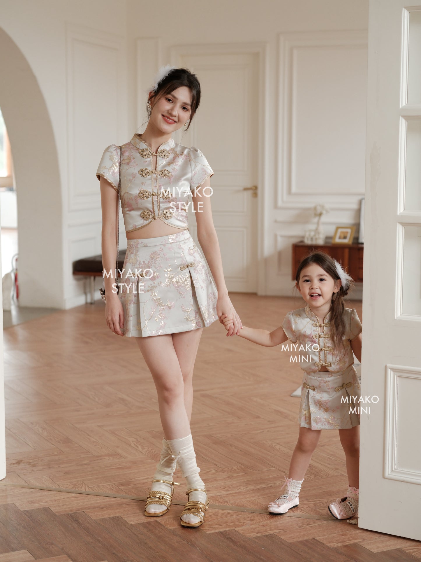 【小女团】Roseanne Cheongsam Girl Top in Silver 小女孩银香槟上衣 ( Top Only)