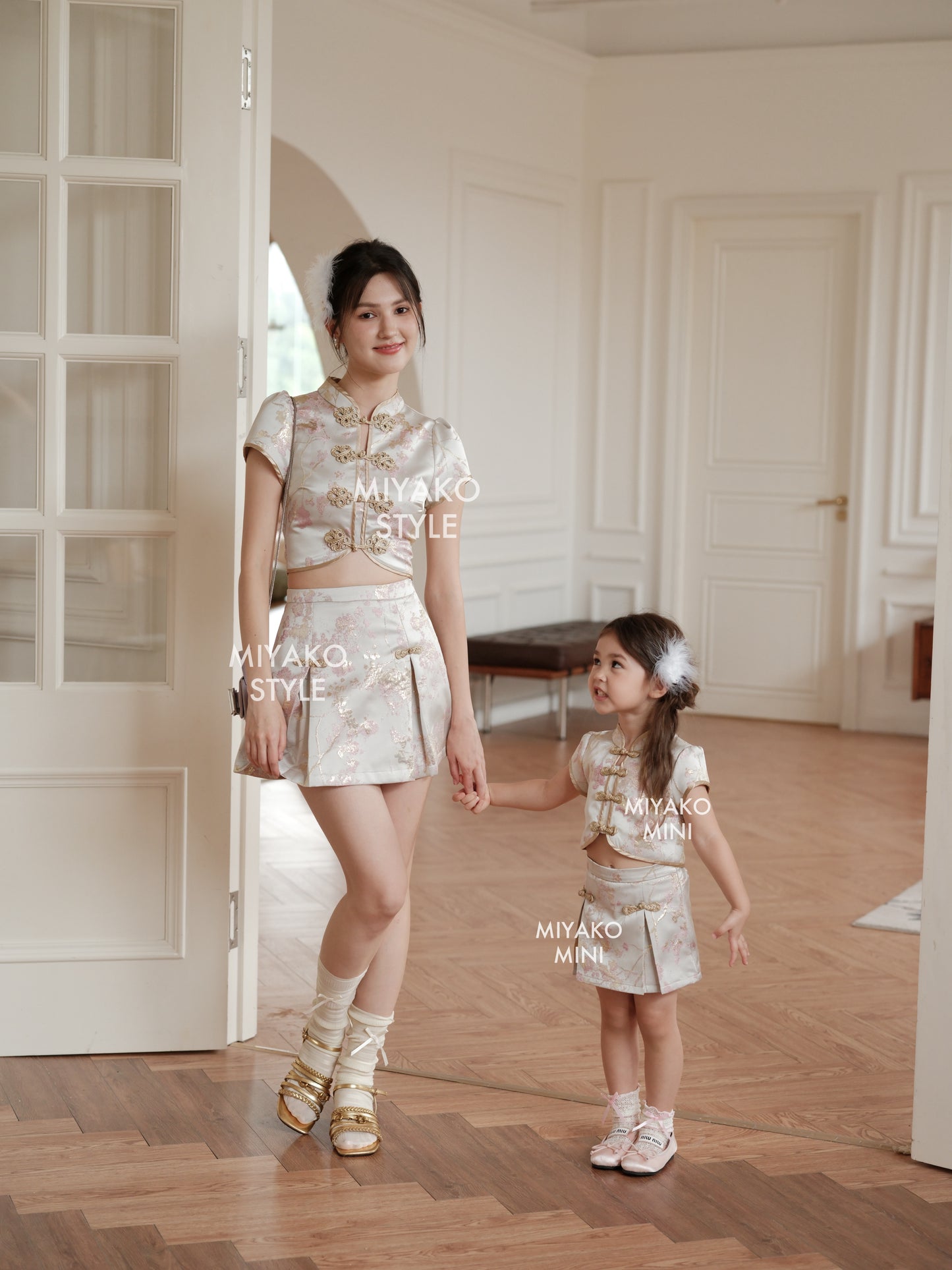 【小女团】Roseanne Cheongsam Girl Top in Silver 小女孩银香槟上衣 ( Top Only)
