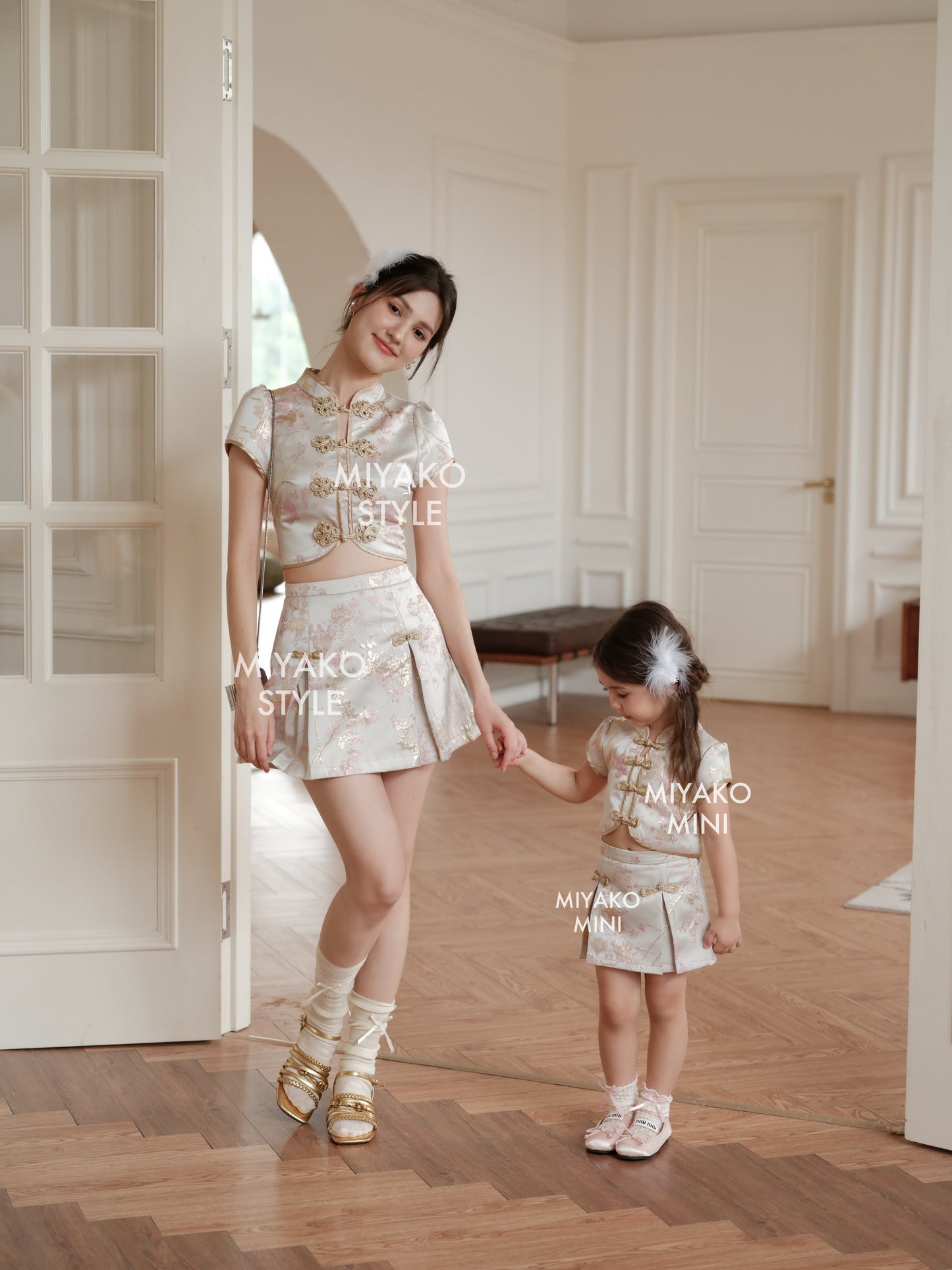 【小女团】Roseanne Cheongsam Girl Top in Silver 小女孩银香槟上衣 ( Top Only)