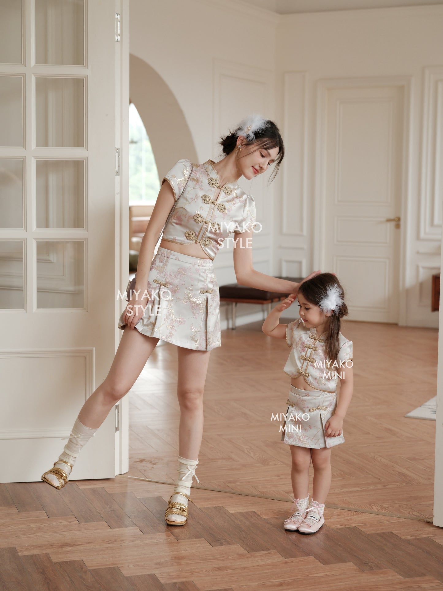 【小女团】Roseanne Cheongsam Girl Top in Silver 小女孩银香槟上衣 ( Top Only)