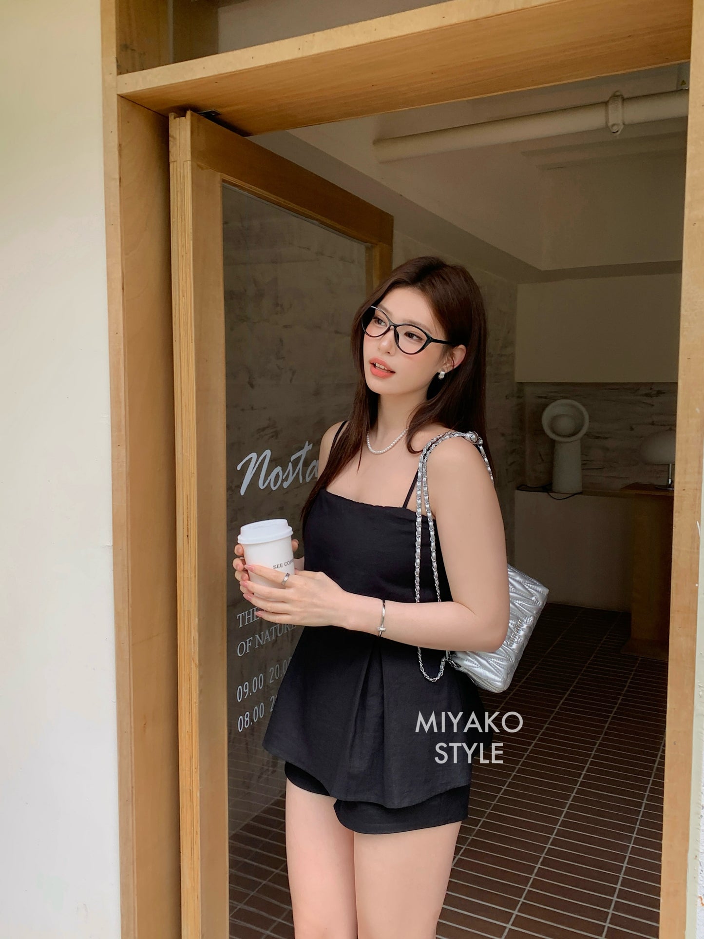 Linen summer short in Black 短裤