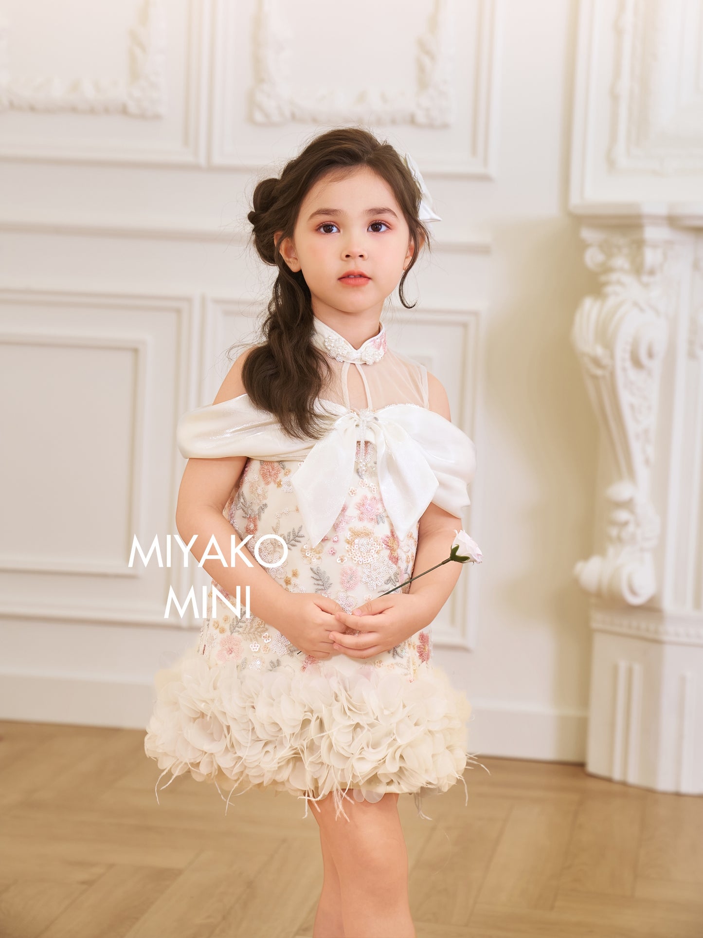 【春暖花开】Aurora Ribbon Off Shoulder Girl Dress in Beige 小女孩杏色连身裙