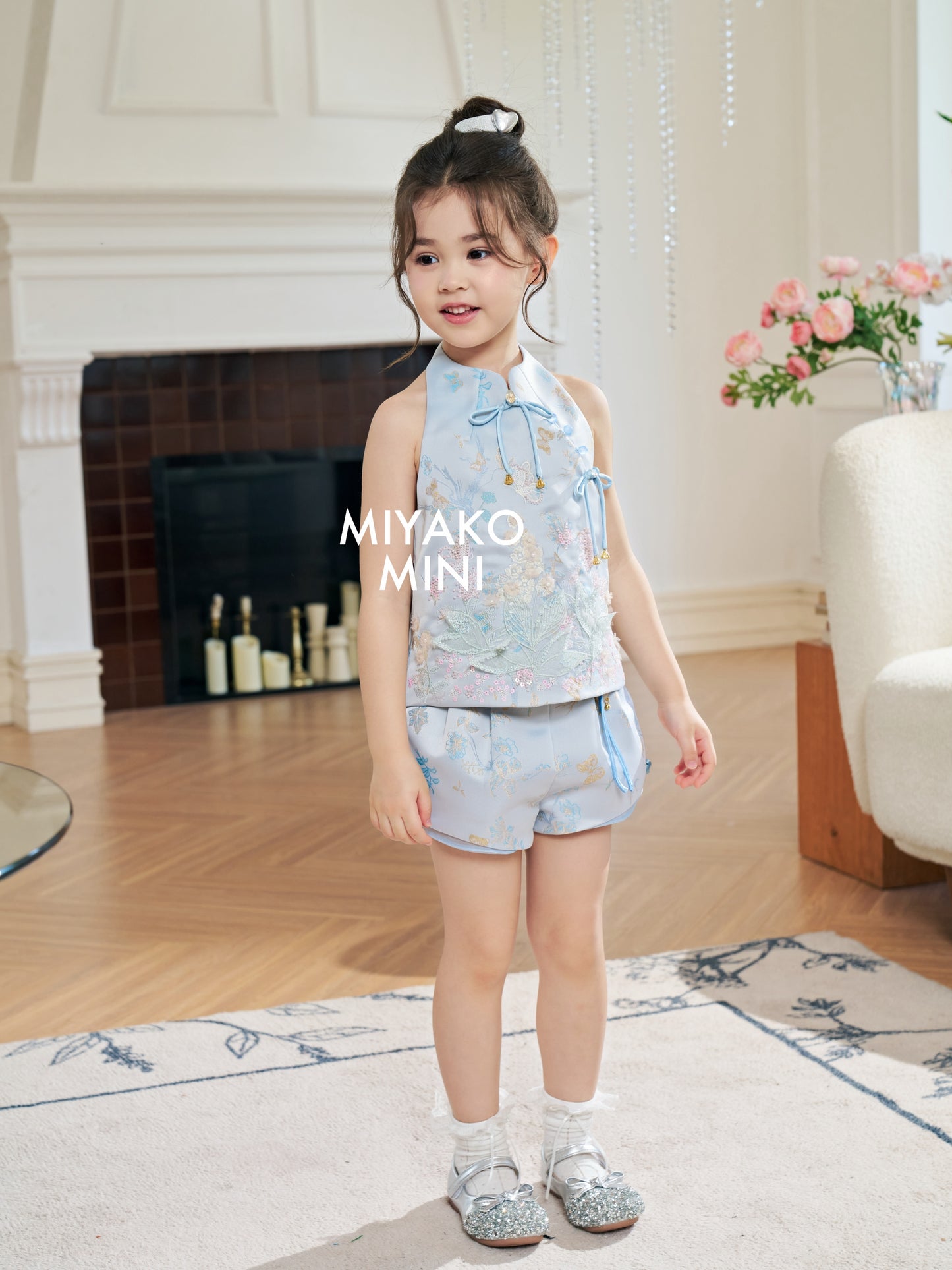 【花花世界】Fabulous Premium Embroidered Girl Top in Blue 蓝色小女孩上衣