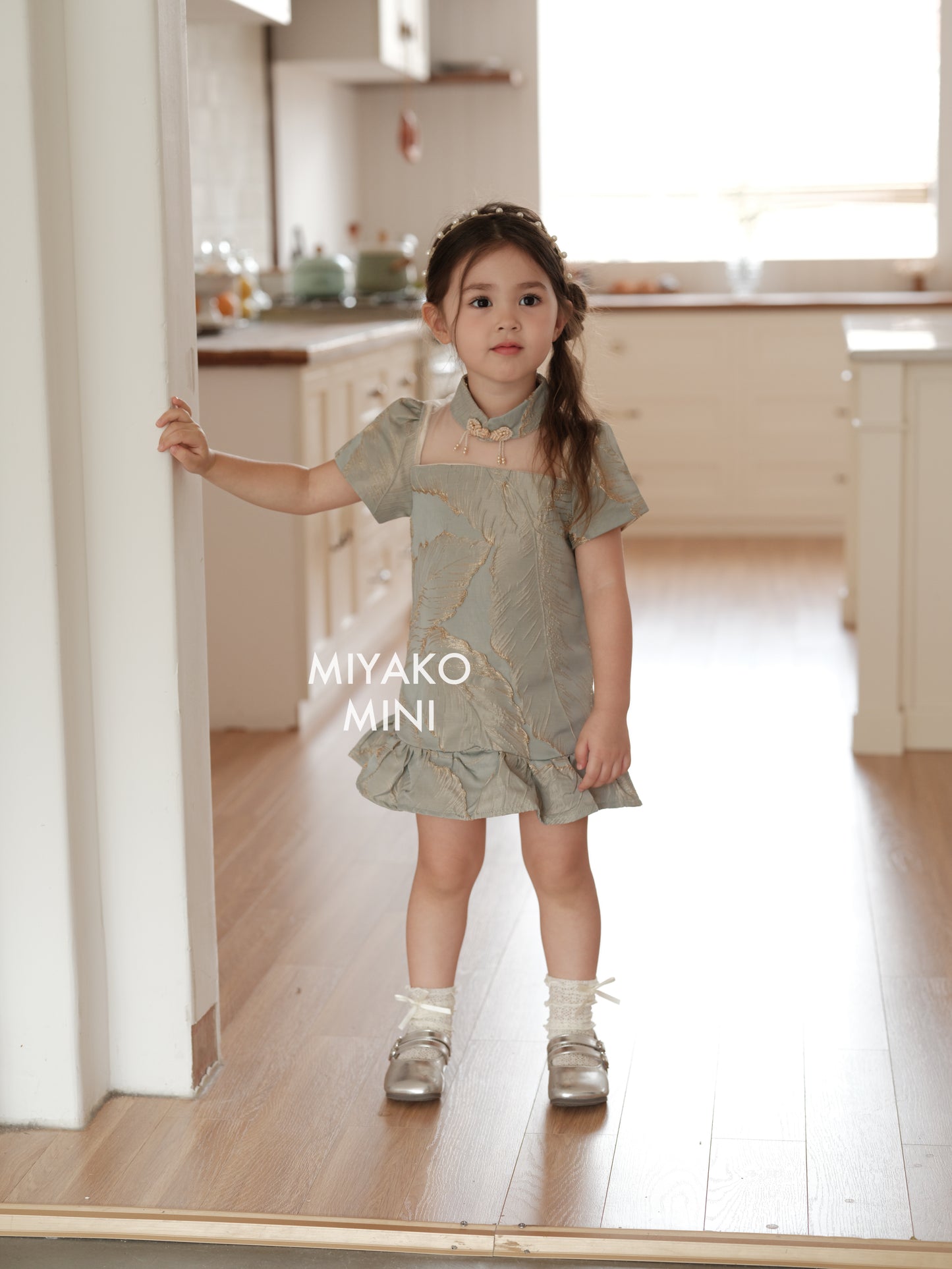 【金枝玉葉】  Yu Ye Cheongsam Little Girl Dress in Light Colour 淺色小女孩連身裙