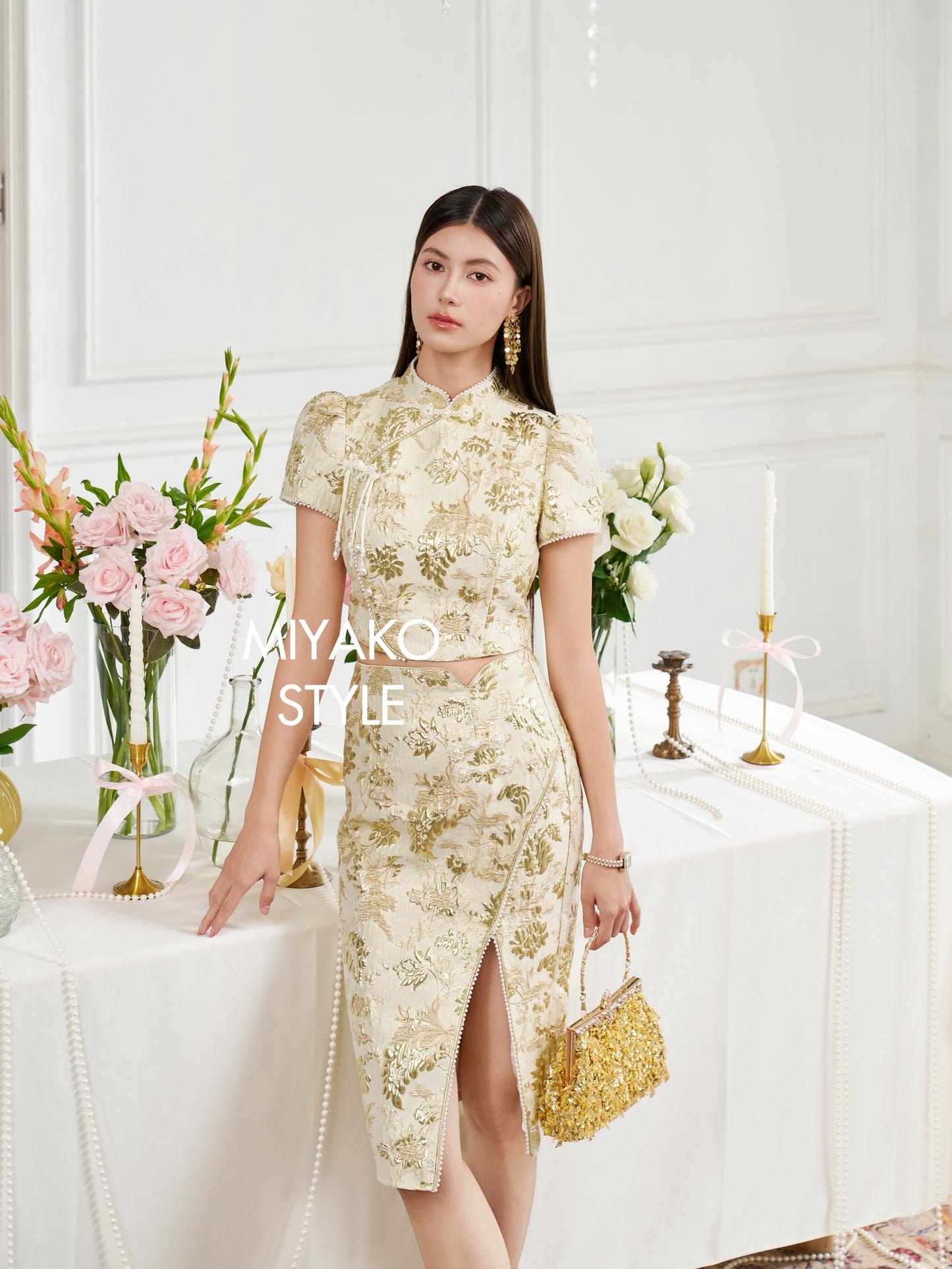 【春风得亿】Millions Premium Short Sleeve Crop Top in Gold 金色女装短袖上衣