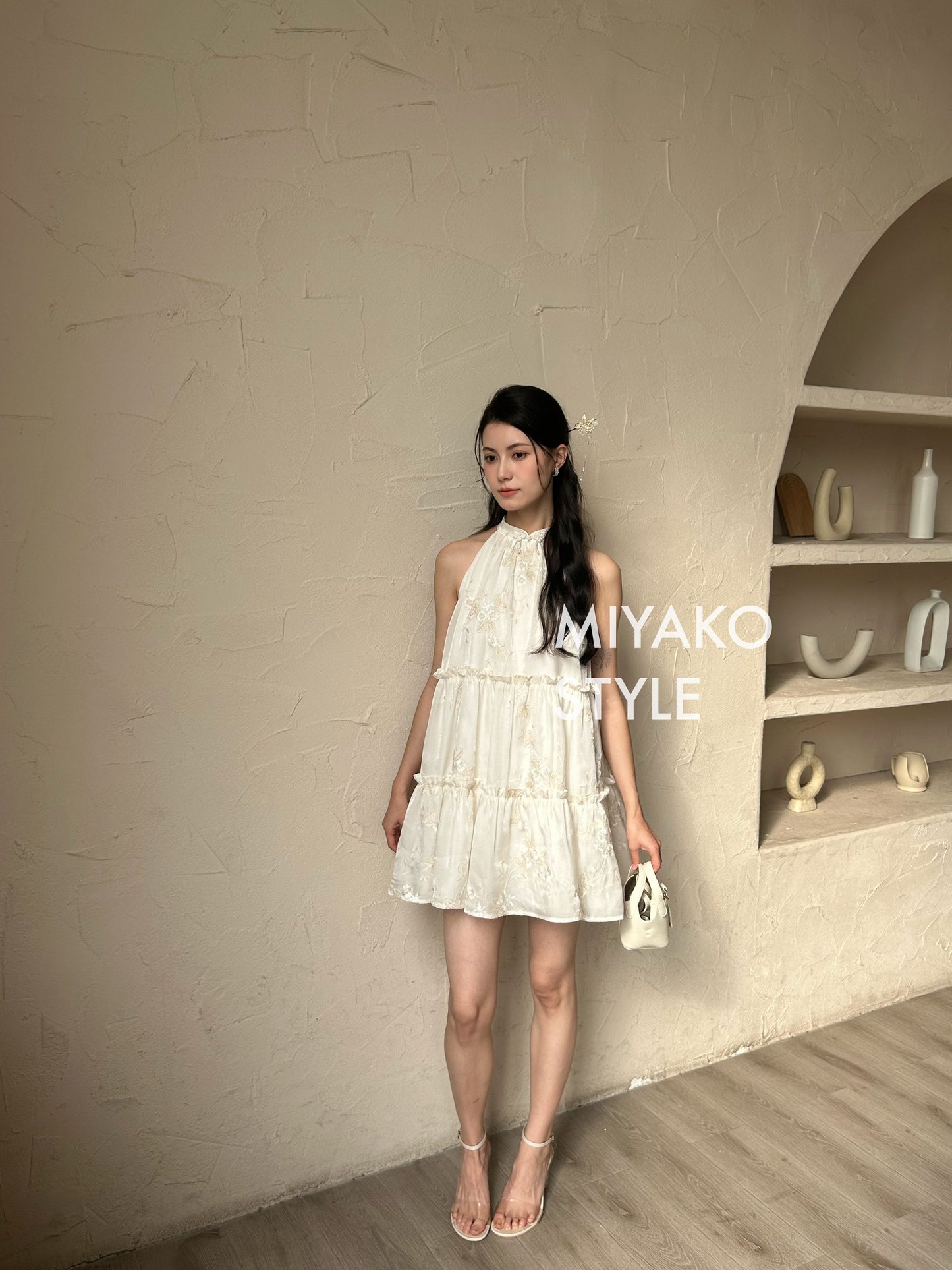【花晨夕月】Hua Halter Mini dress in beige 短款杏色连衣裙