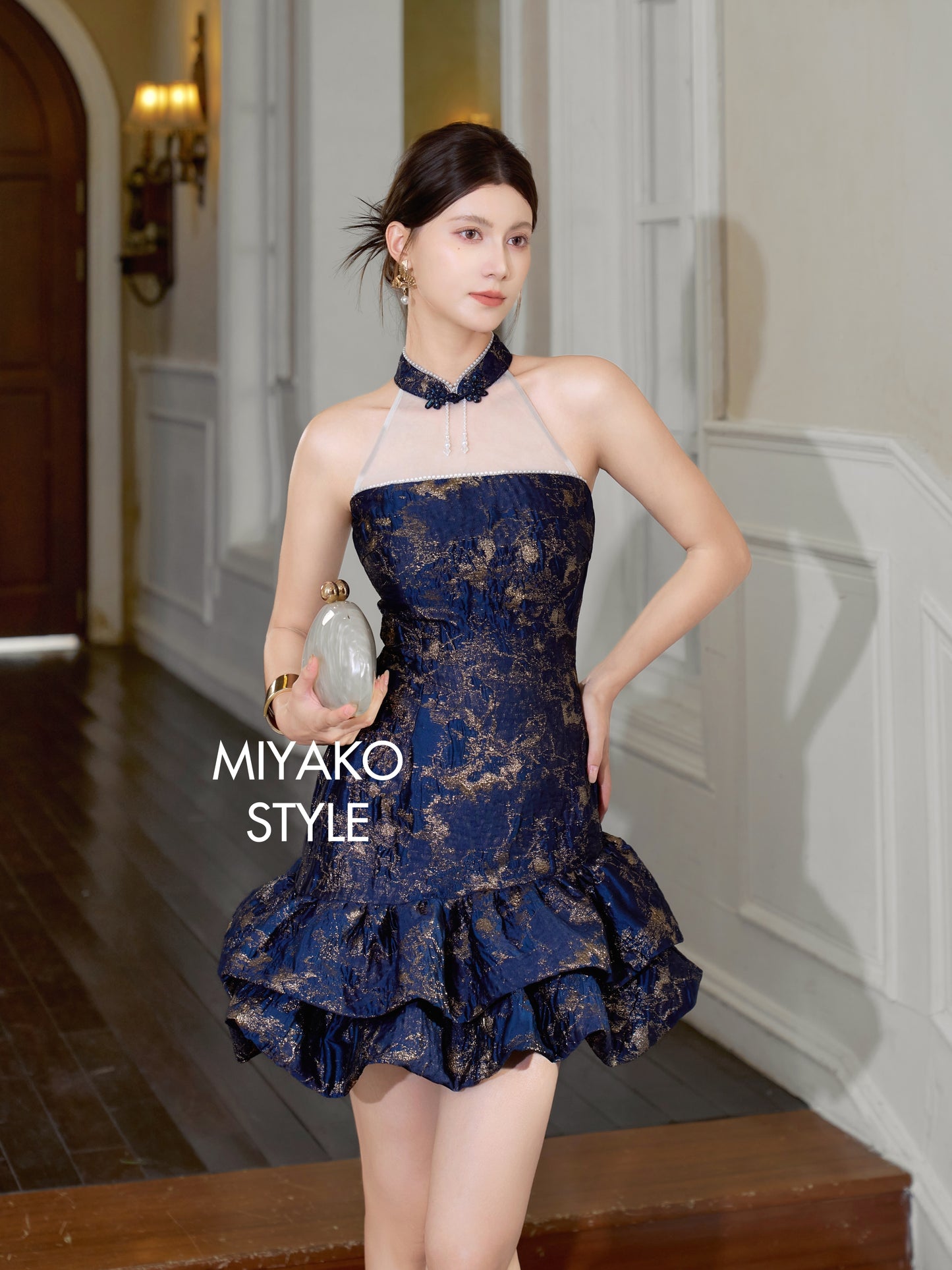 【星辰闪耀】Starlight Padded & Detachable Fur Sleeve Modern Cheongsam Dress in Golden Navy 女装连身裙