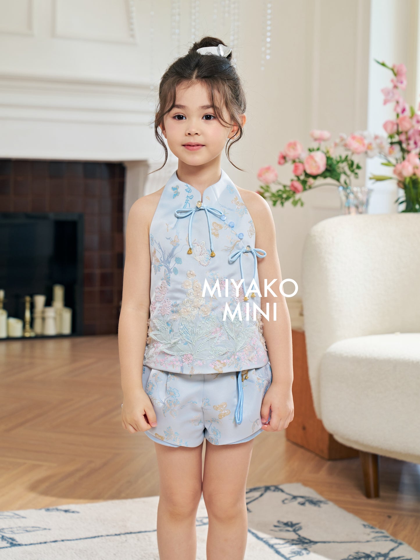 【花花世界】Fabulous Premium Embroidered Girl Top in Blue 蓝色小女孩上衣