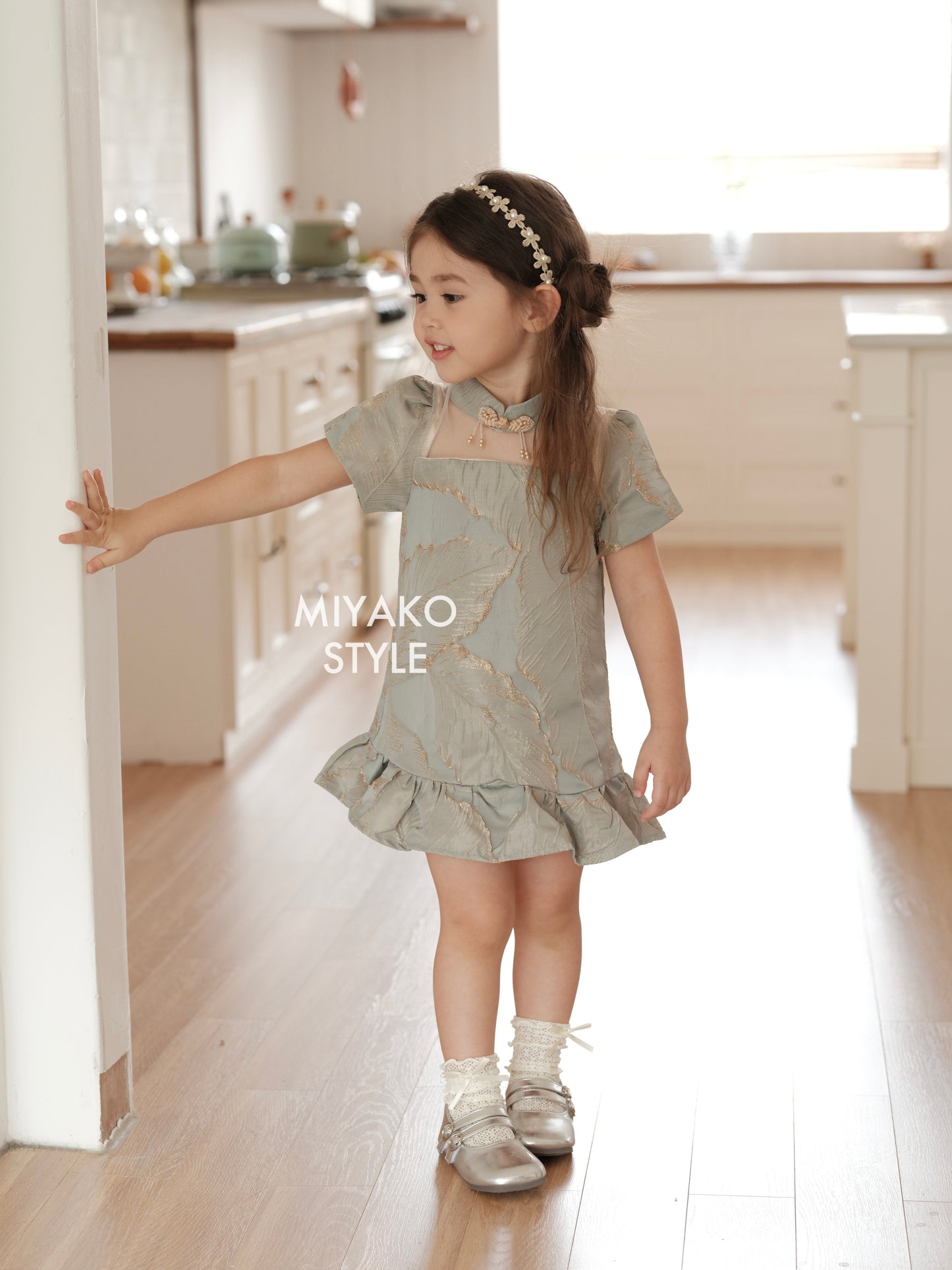 【金枝玉葉】  Yu Ye Cheongsam Little Girl Dress in Light Colour 淺色小女孩連身裙