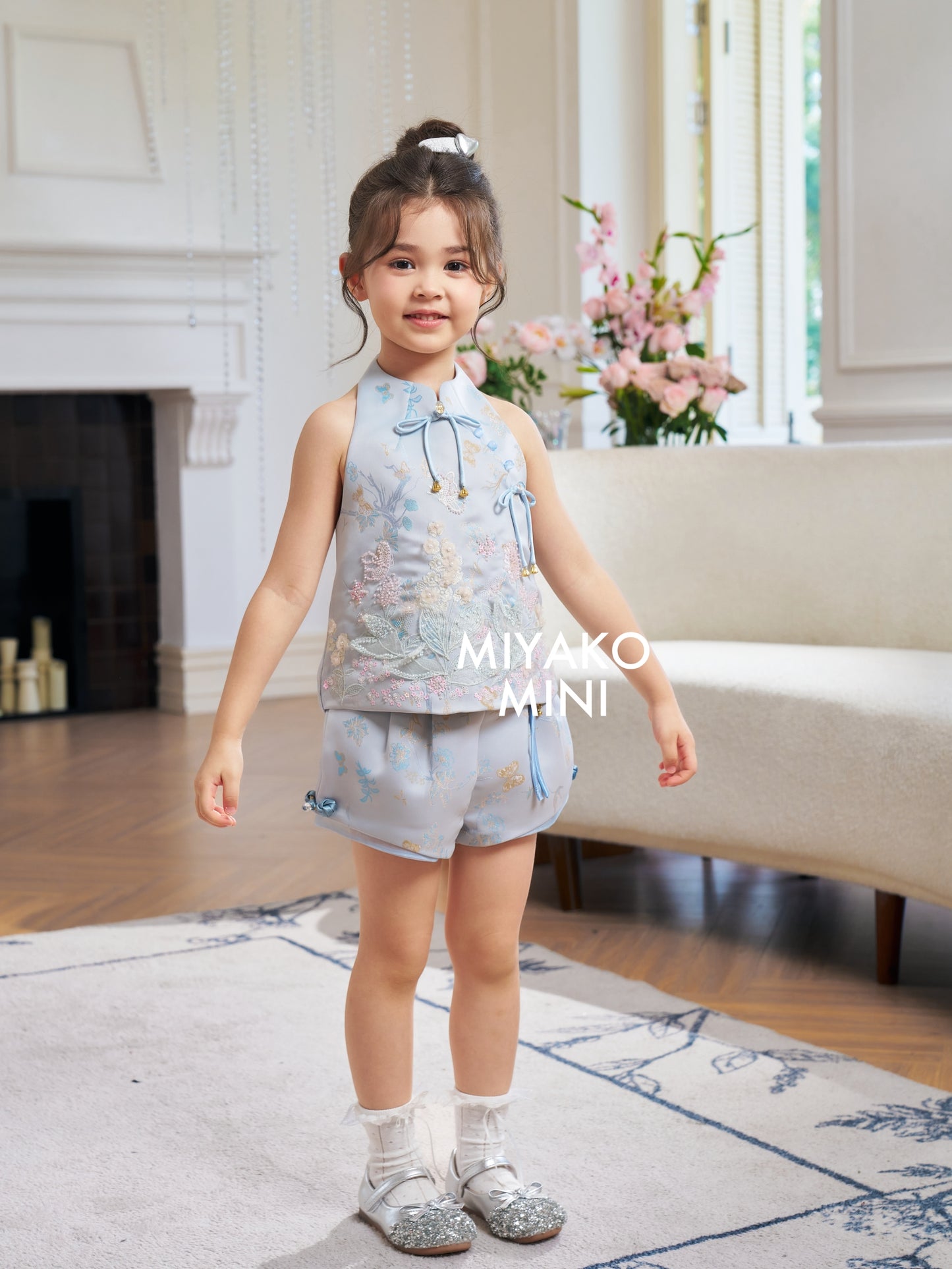 【花花世界】Fabulous Premium Embroidered Girl Top in Blue 蓝色小女孩上衣