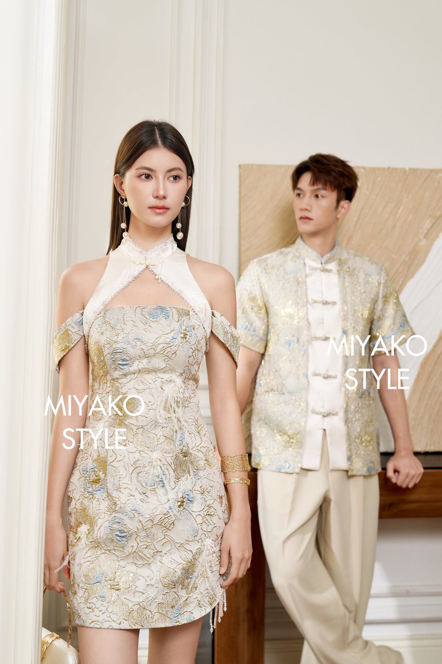 【万事如亿】Billionaire Embroidered Padded & Detachable Sleeve Mini Cheongsam Dress in Ash Beige 米灰色女装短款