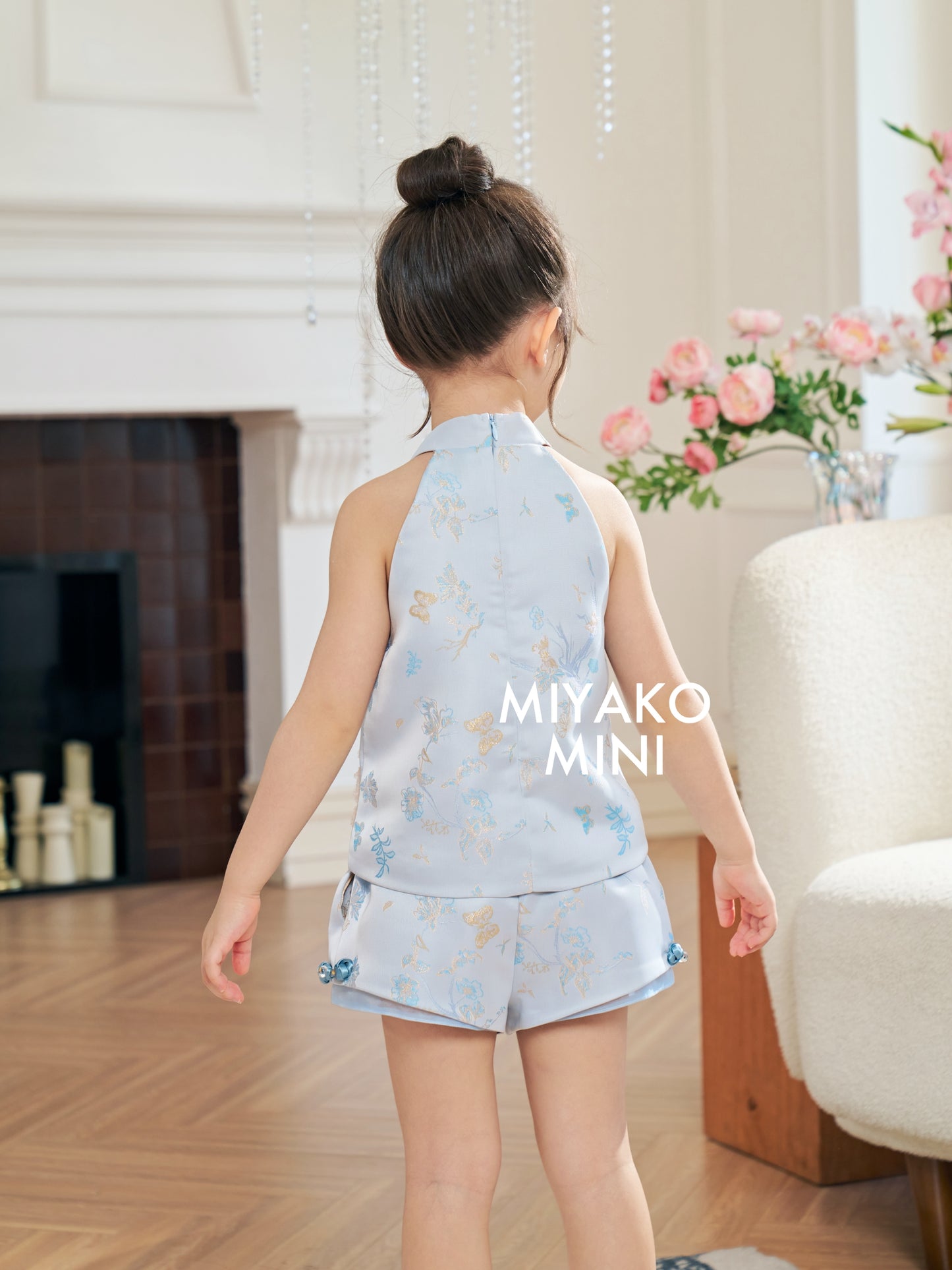 【花花世界】Fabulous Premium Embroidered Girl Top in Blue 蓝色小女孩上衣