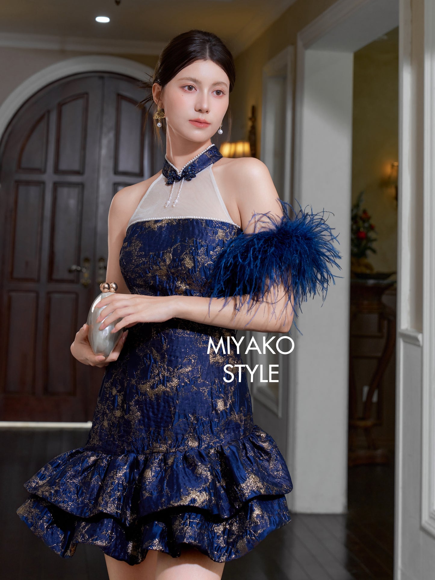 【星辰闪耀】Starlight Padded & Detachable Fur Sleeve Modern Cheongsam Dress in Golden Navy 女装连身裙