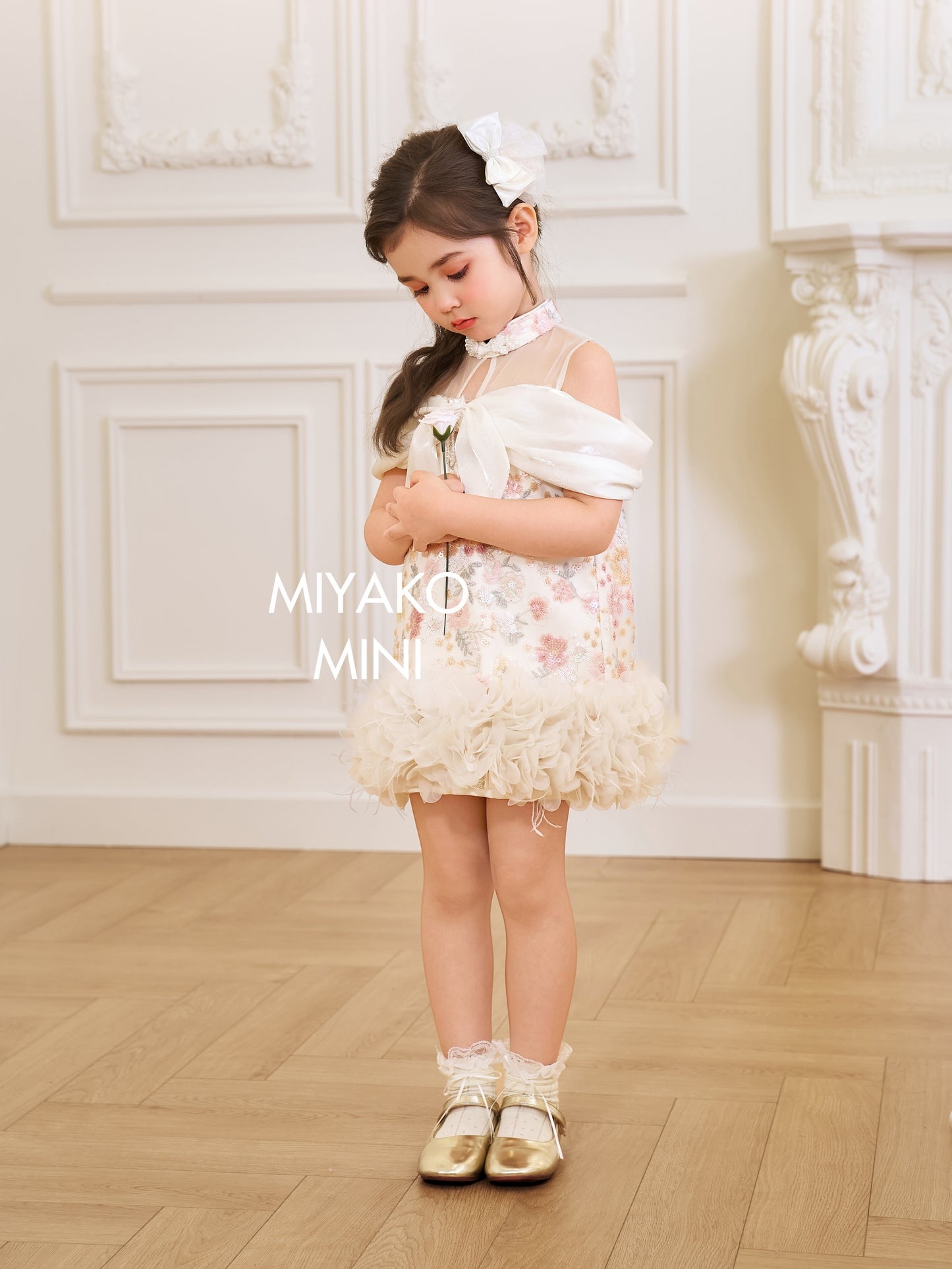 【春暖花开】Aurora Ribbon Off Shoulder Girl Dress in Beige 小女孩杏色连身裙