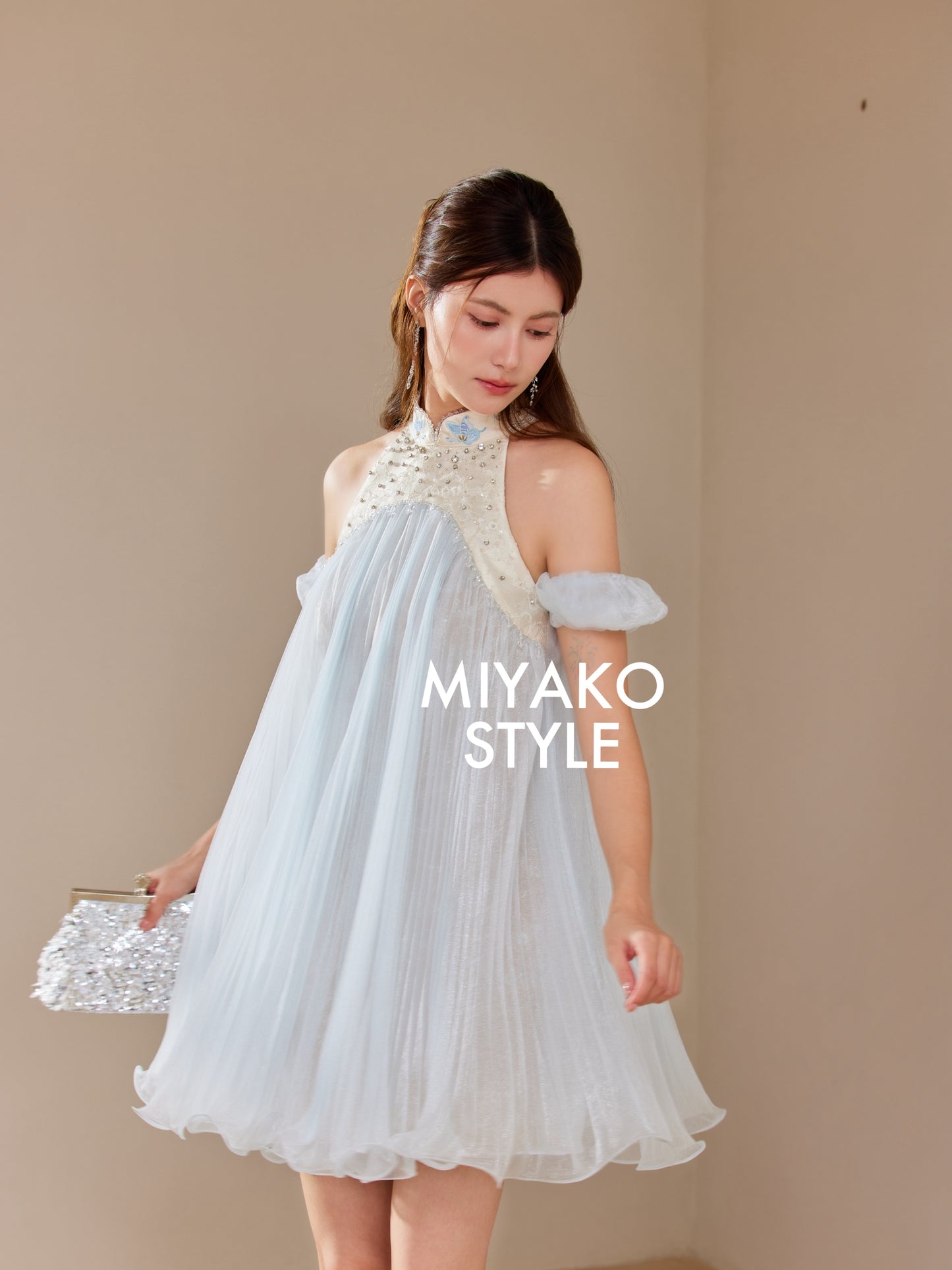 【倾国倾城】Goddess Premium Rhinestone Halter Dress in Blue 蓝色女装挂脖连身裙