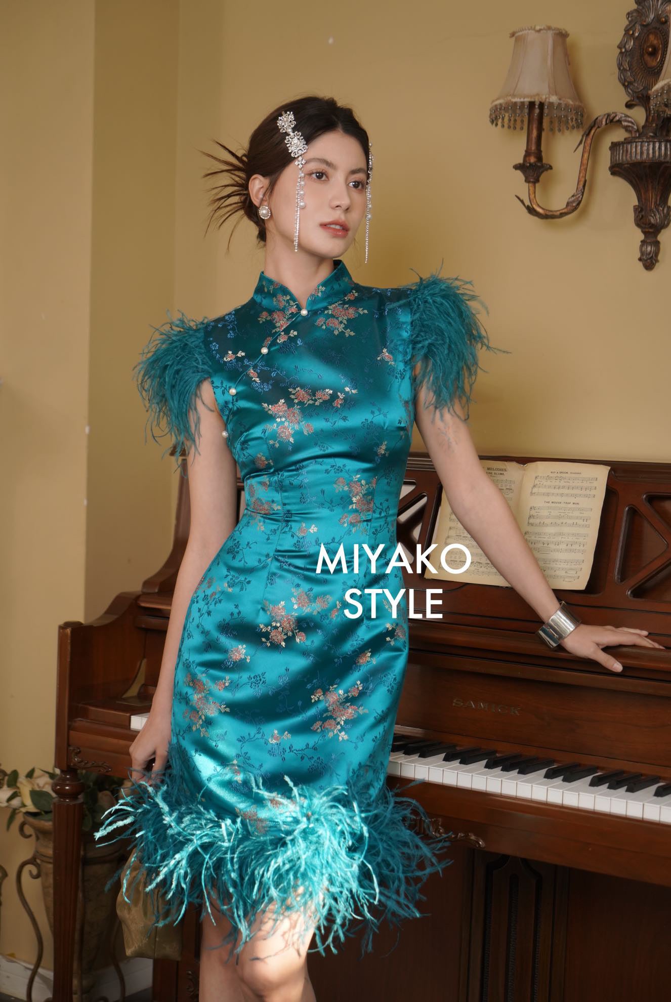 【孔雀开屏】Feather Cheongsam Dress in Blue 孔雀蓝女装连身裙