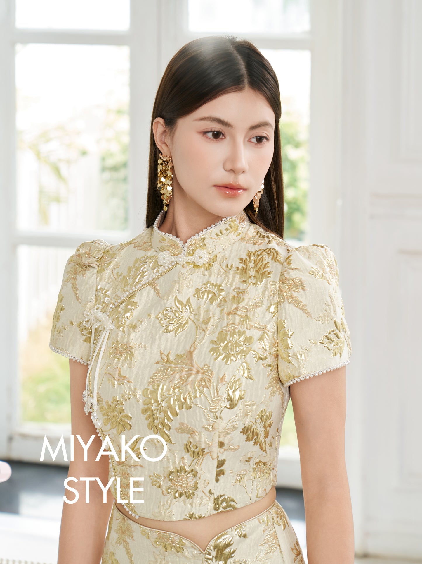 【春风得亿】Millions Premium Short Sleeve Crop Top in Gold 金色女装短袖上衣