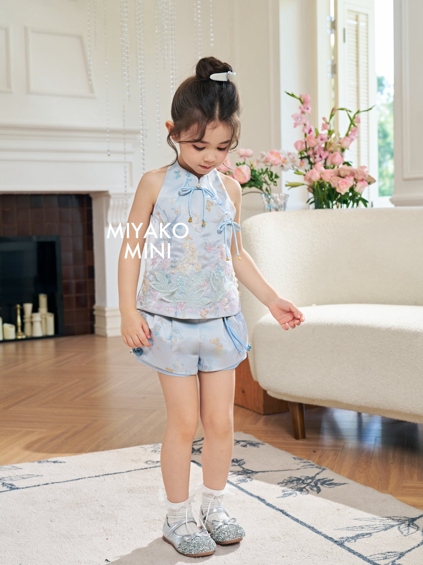 【花花世界】Fabulous Premium Embroidered Girl Top in Blue 蓝色小女孩上衣