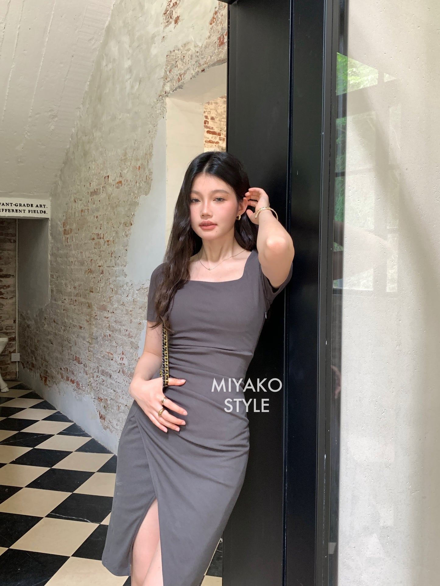 Valentina Short Sleeve Split Dress in Grey