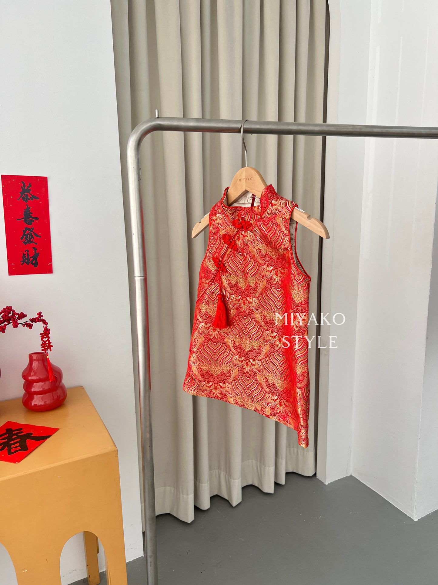 【龍華富貴】 Royal Cheongsam little girl dress in red 红运当头 (女童连衣裙)