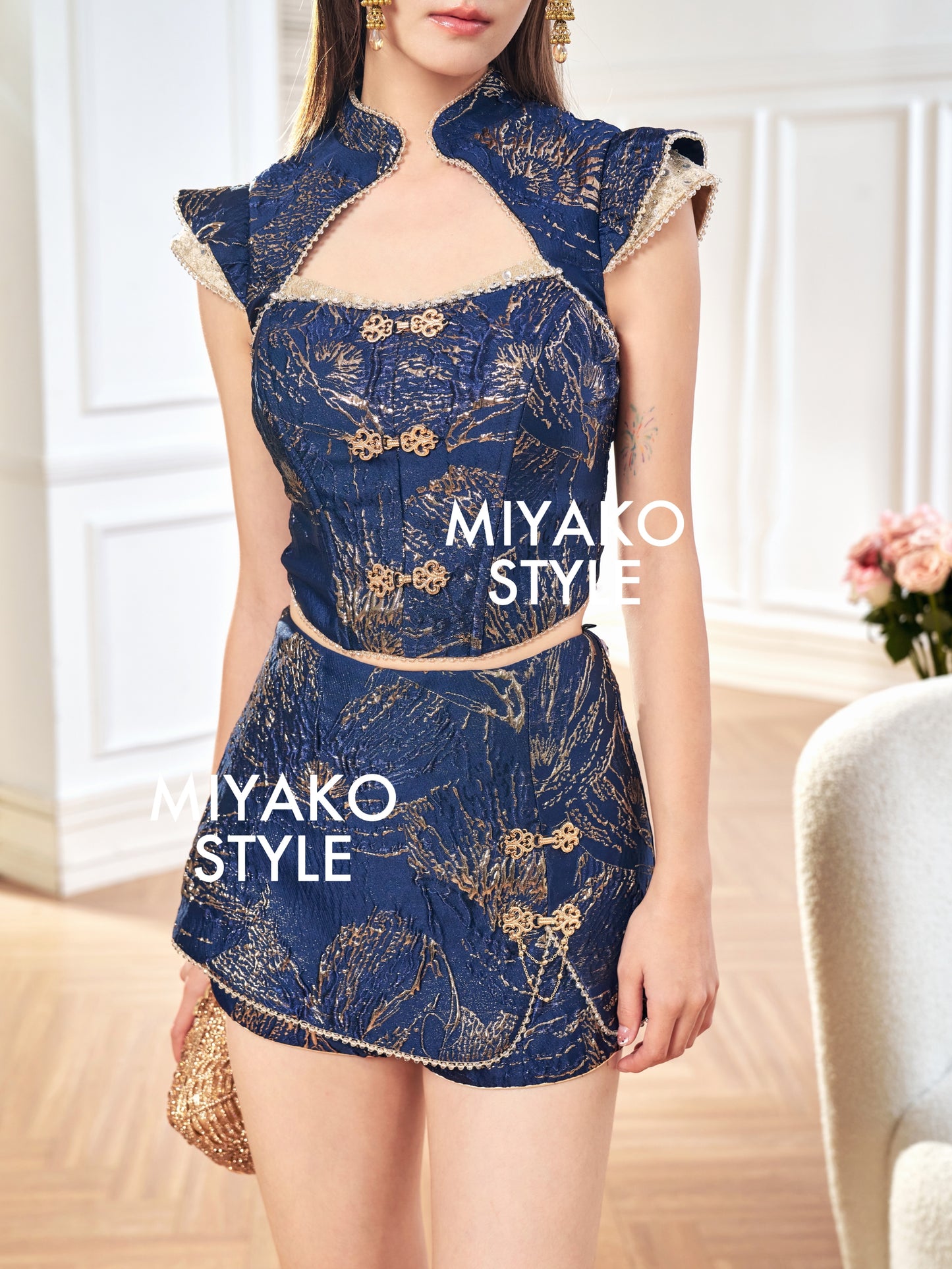 【人气女团】Jenlisa Premium Cheongsam Top in Golden Navy 深蓝色女装上衣