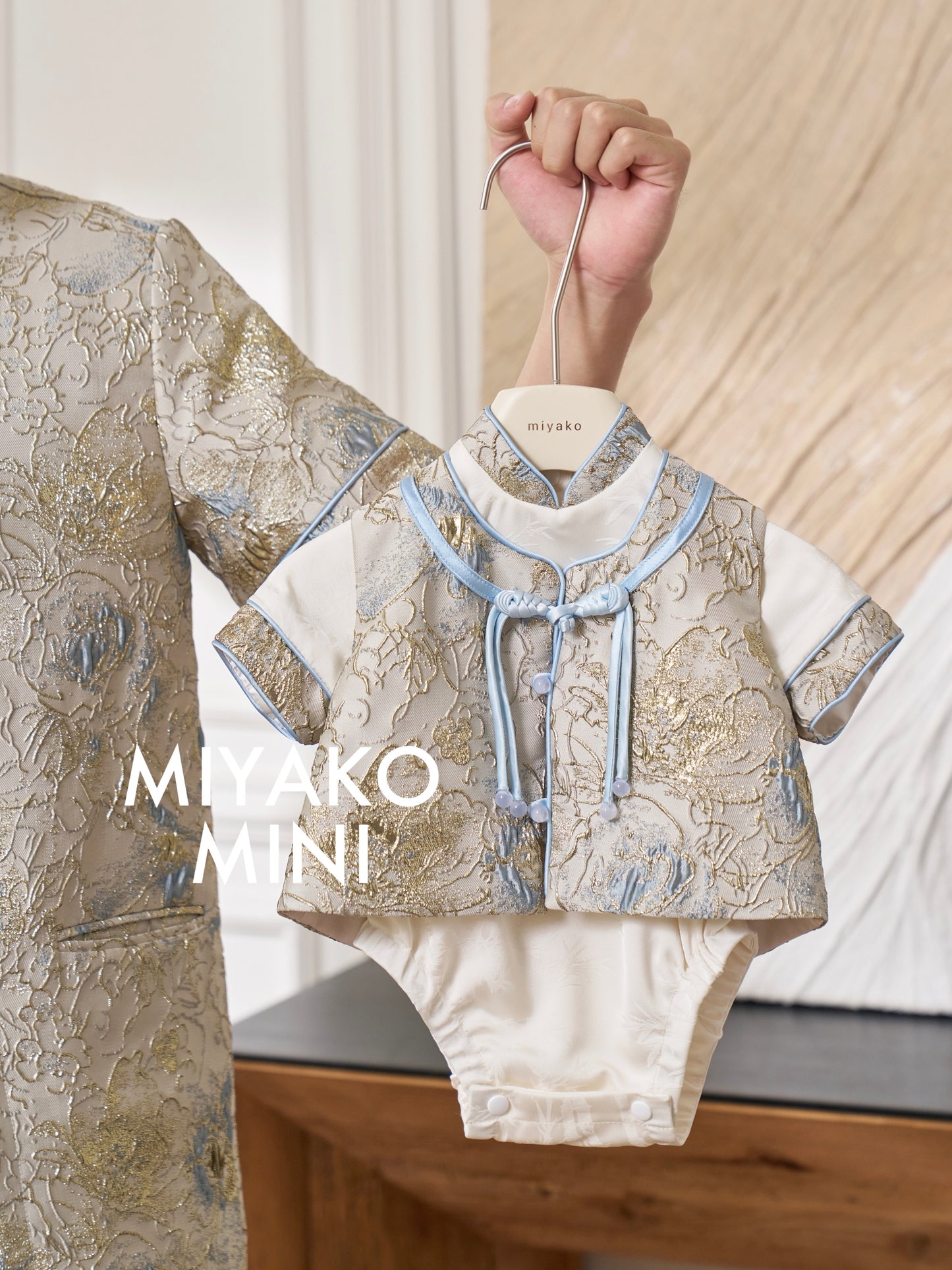 【万事如亿】Billionaire Premium Baby Boy Cheongsam in Ash Beige 米灰色男宝宝