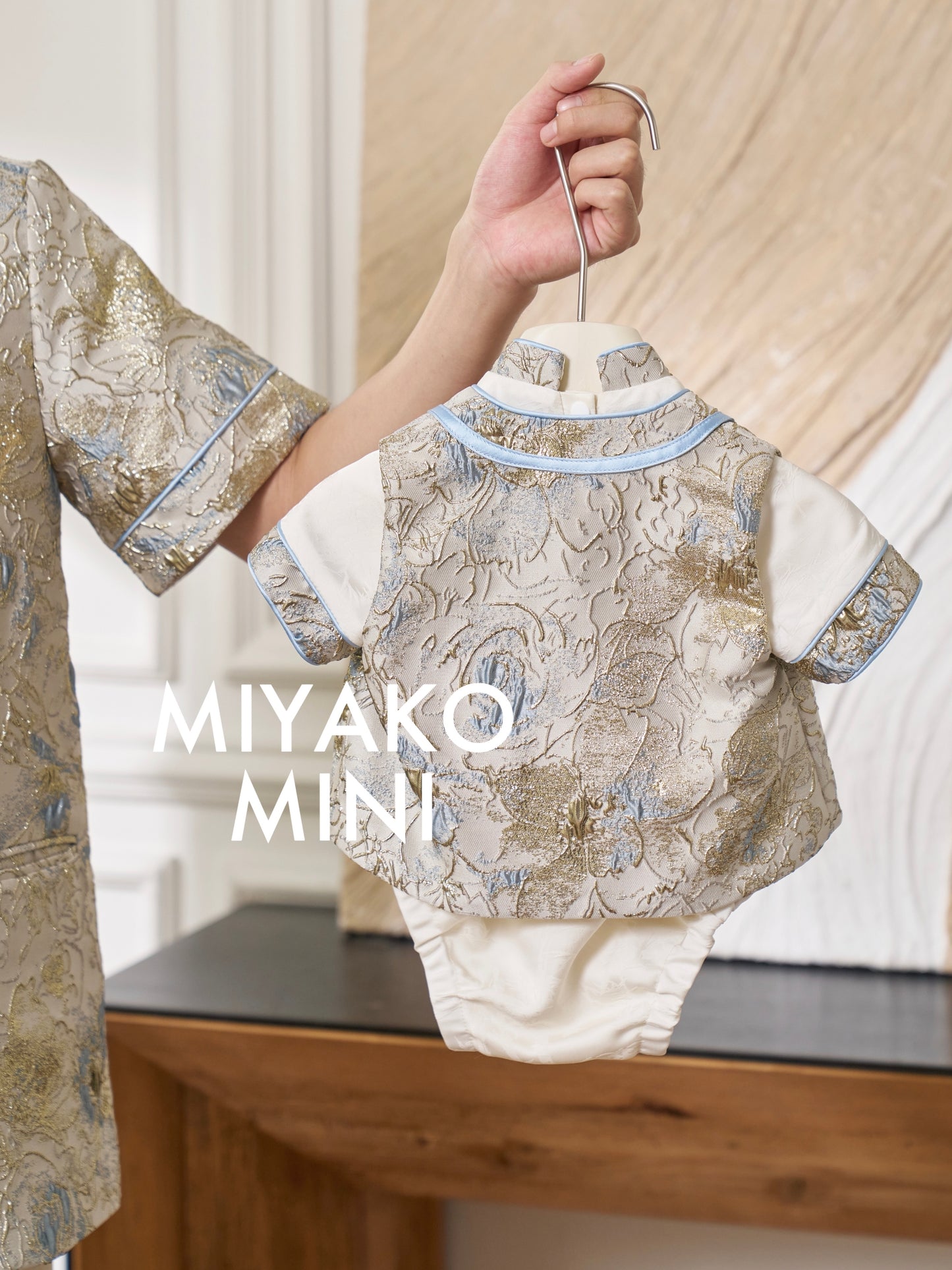 【万事如亿】Billionaire Premium Baby Boy Cheongsam in Ash Beige 米灰色男宝宝