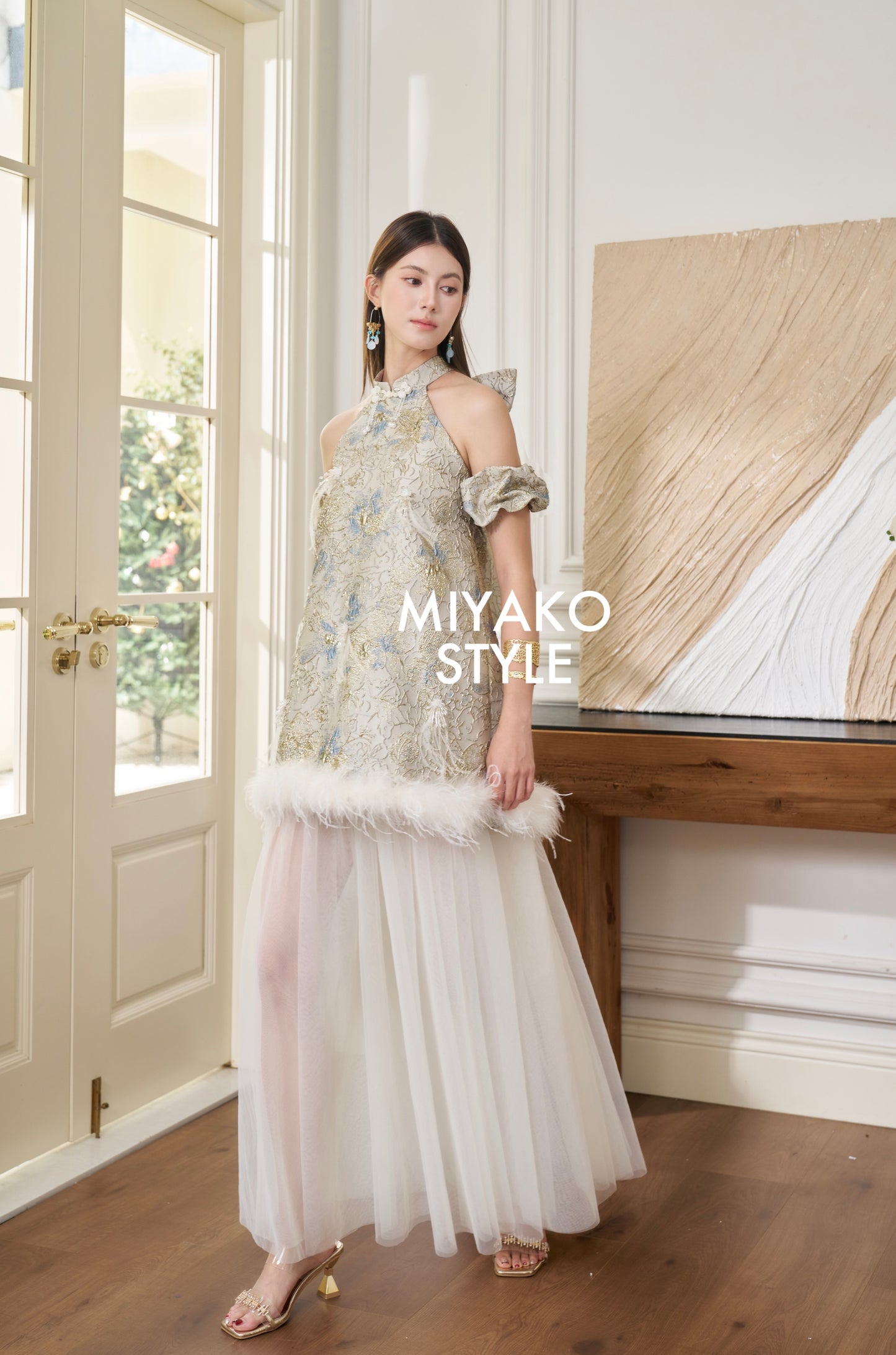 【万事如亿】Billionaire Detachable Sleeve Halter Dress in Ash Beige 米灰色女装挂脖连身裙