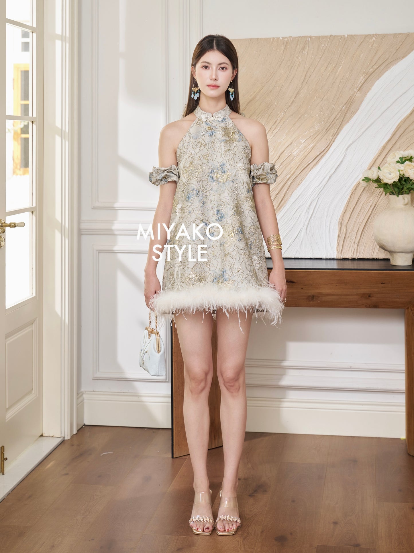【万事如亿】Billionaire Detachable Sleeve Halter Dress in Ash Beige 米灰色女装挂脖连身裙