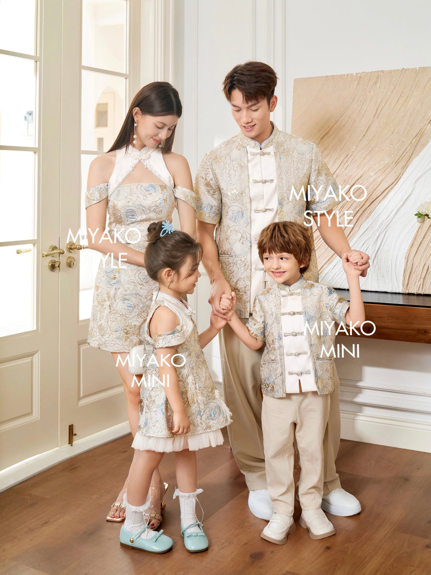 【万事如亿】Billionaire Embroidered Padded & Detachable Sleeve Mini Cheongsam Dress in Ash Beige 米灰色女装短款